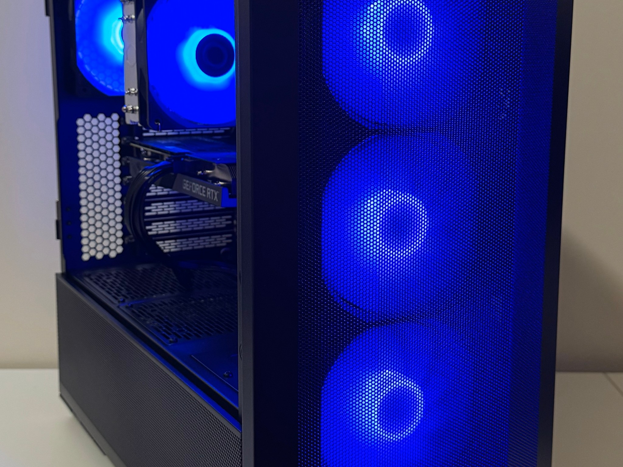 AMD Ryzen 7 8700F 32GB DDR5 RAM 1TB NVMe SSD GeForce RTX 3060 12GB Lian Li Lancool II AM5 Gaming PC