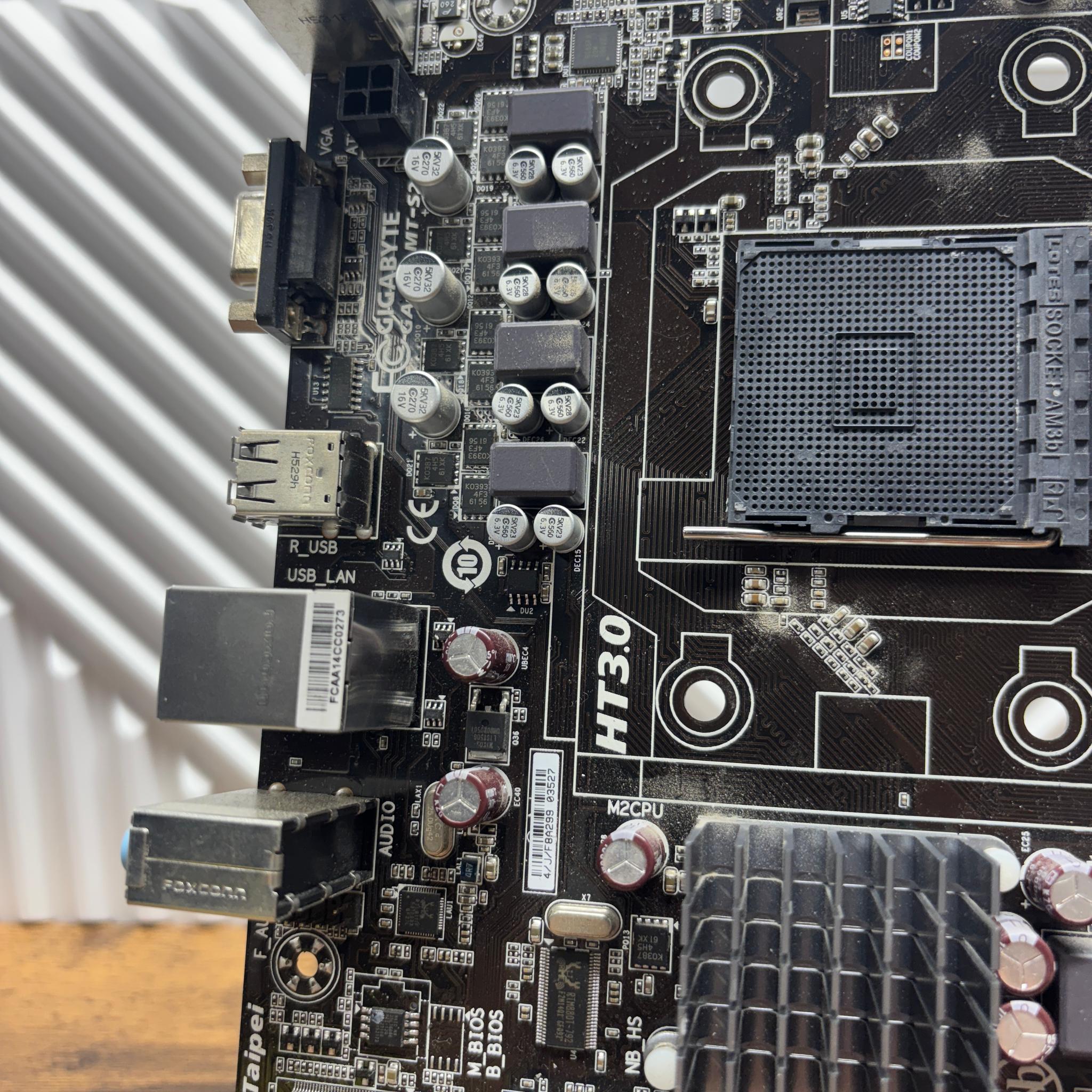 Gigabyte GA-78LMT-S2 Rev 1.2 AM3+ AMD DDR3 Micro ATX Motherboard