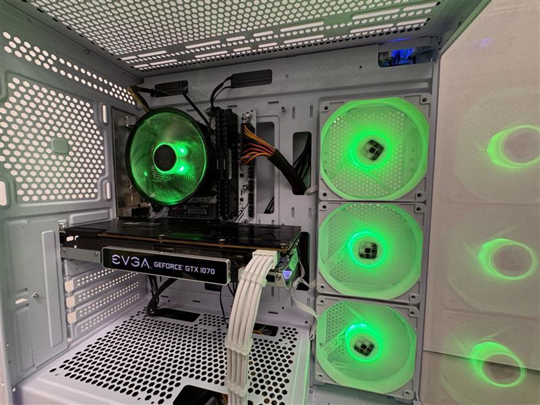 ⚪️ Clean White GTX 1070 8Gb + Ryzen 3 Gaming PC | 16GB RAM | 500GB M.2 SSD | Ready for Gaming 🎮