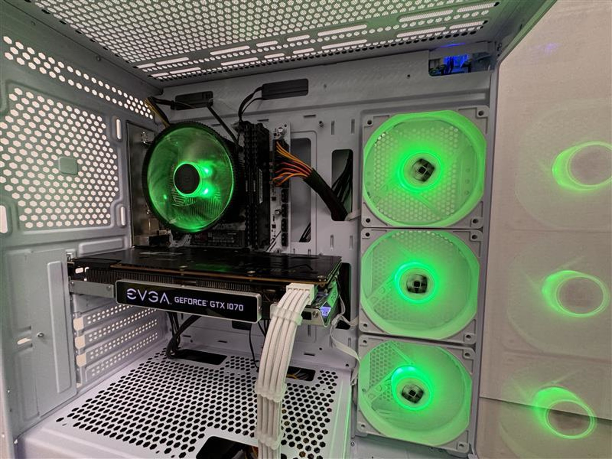 ⚪️ Clean White GTX 1070 8Gb + Ryzen 3 Gaming PC | 16GB RAM | 500GB M.2 SSD | Ready for Gaming 🎮