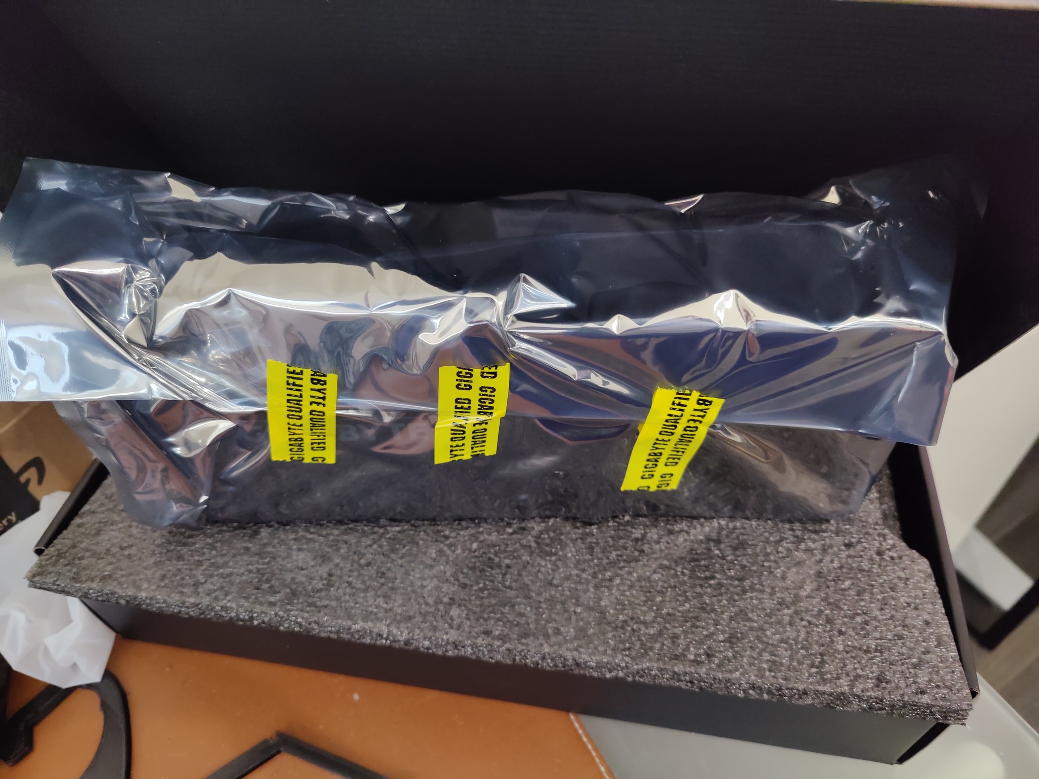 GIGABYTE RX 9070 XT GAMING OC 16G