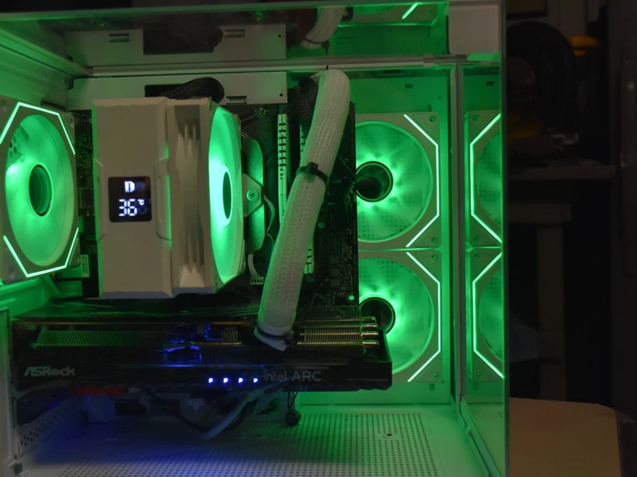 Gaming PC RYZEN 5 5500 Ram 16GB GPU intel Arc a 750 8GB storage 1 TBNVME + Extra