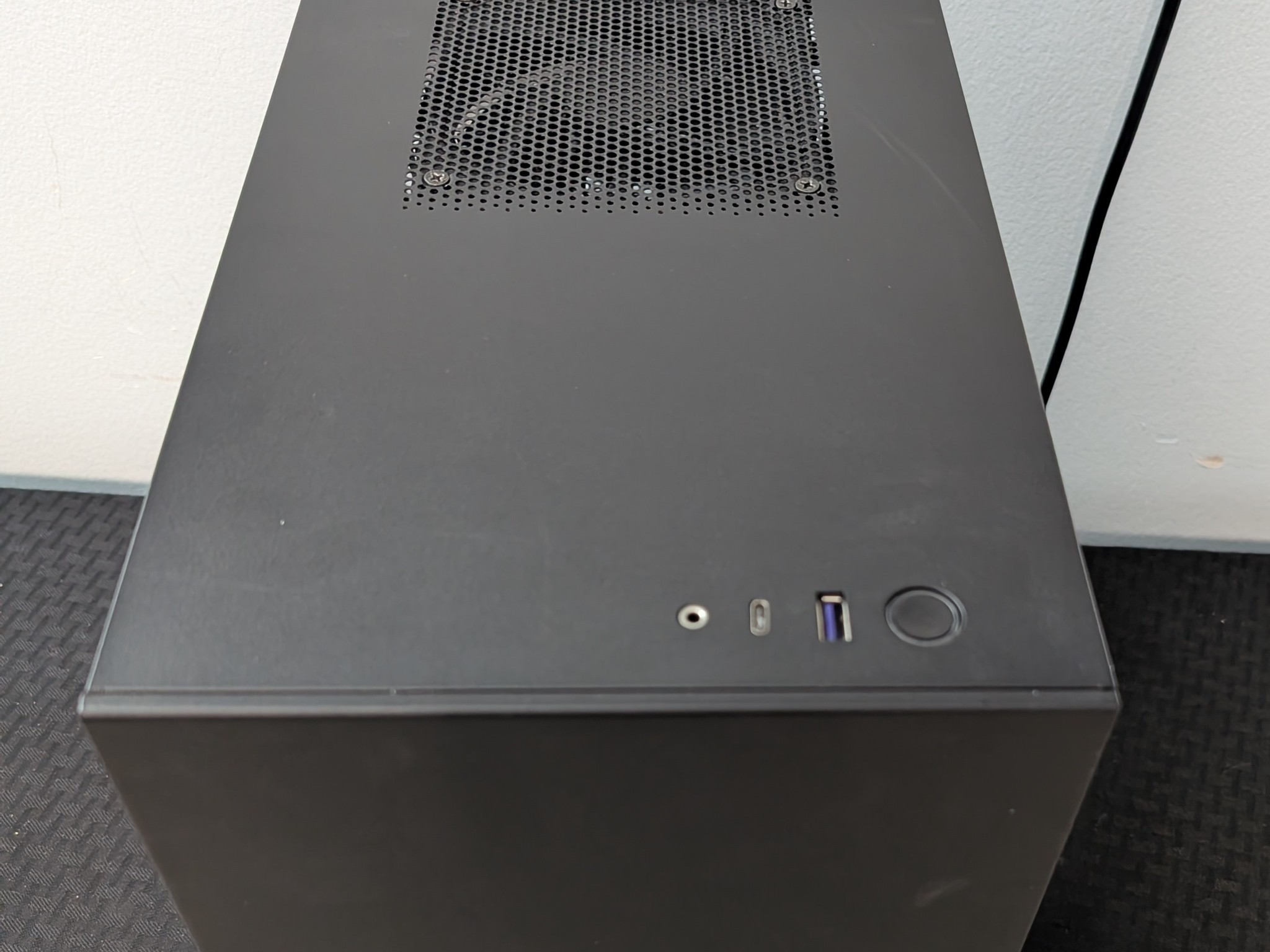 NZXT H210i ITX Case with Fans and Fan Hub