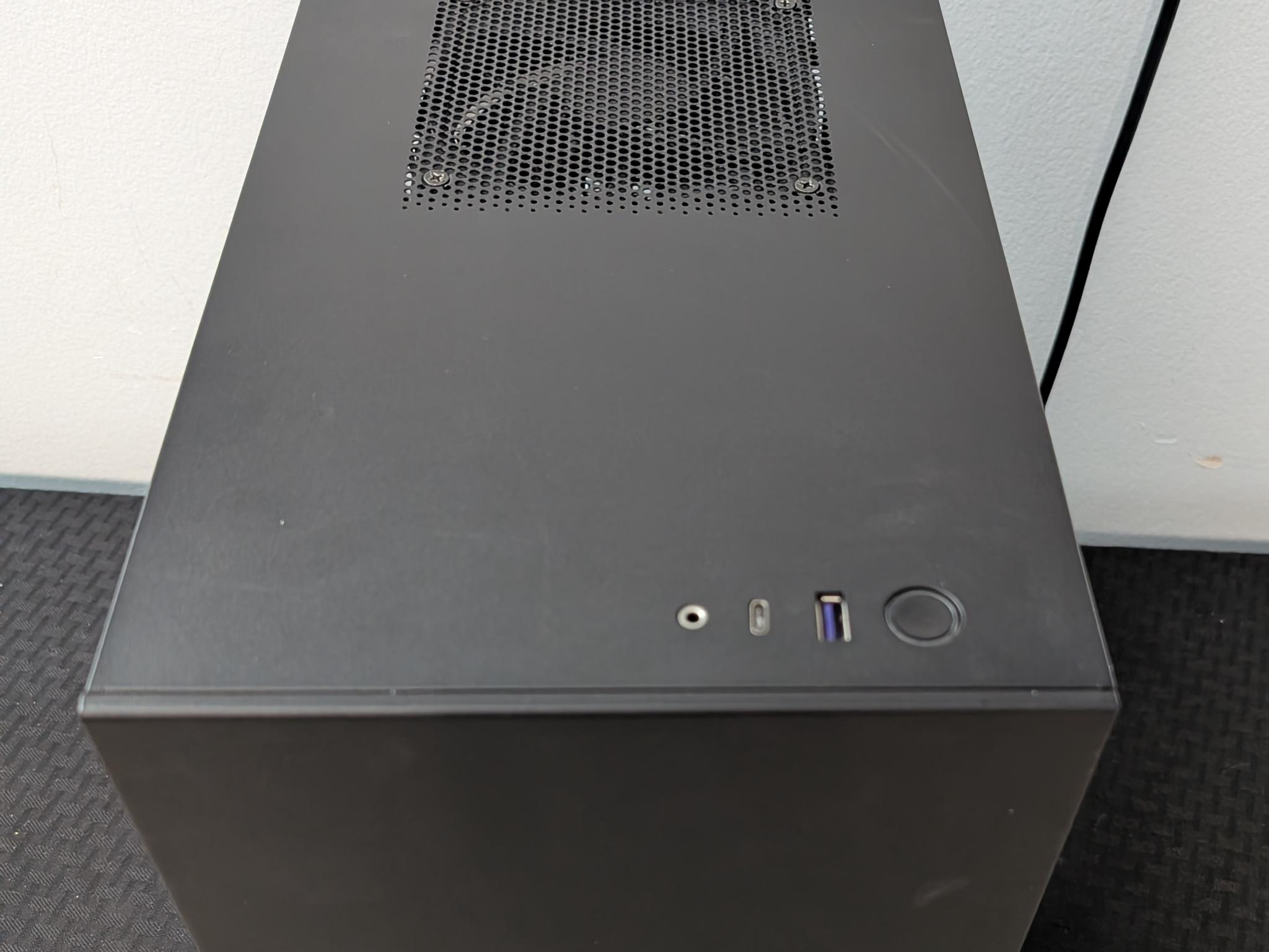 NZXT H210i ITX Case with Fans and Fan Hub
