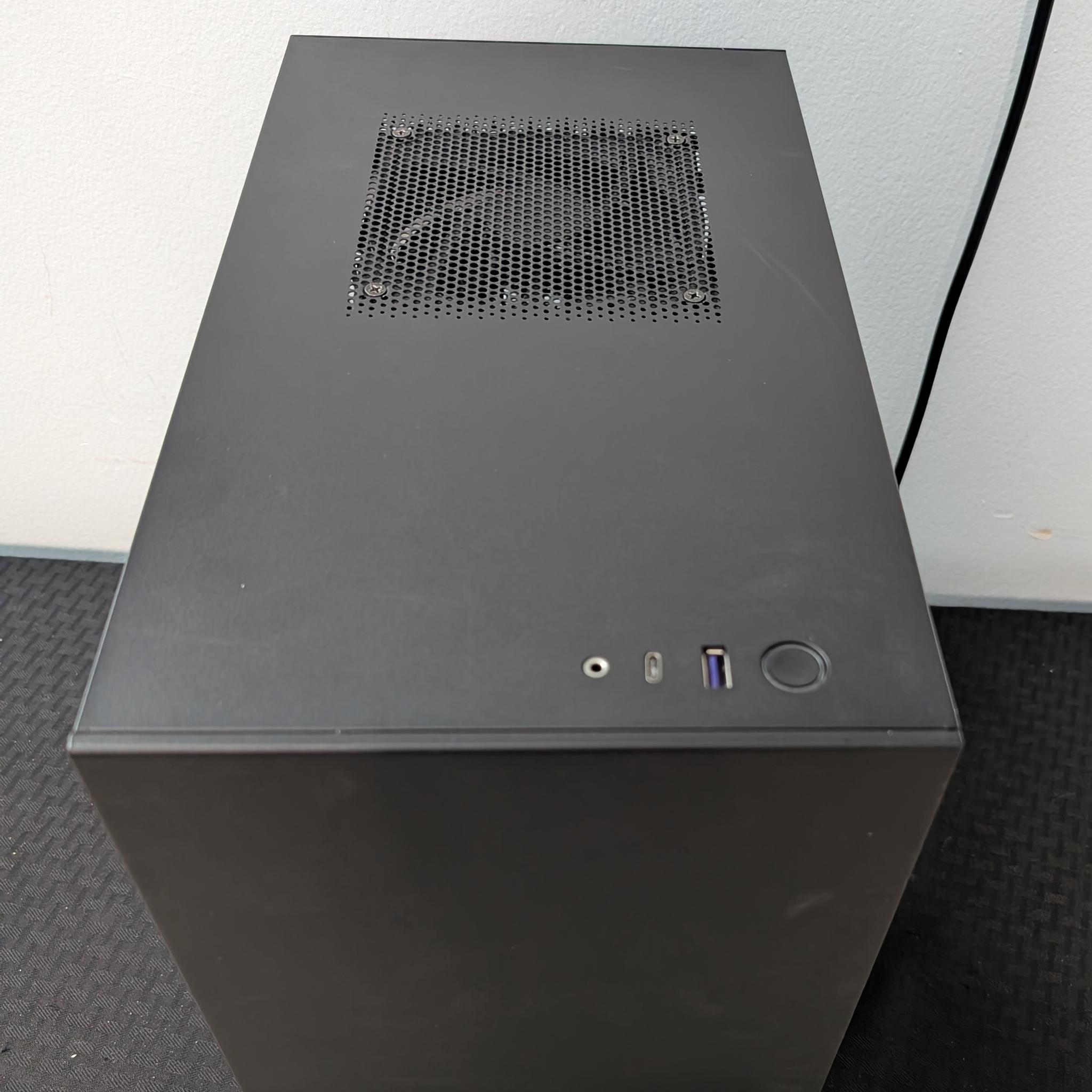 NZXT H210i ITX Case with Fans and Fan Hub