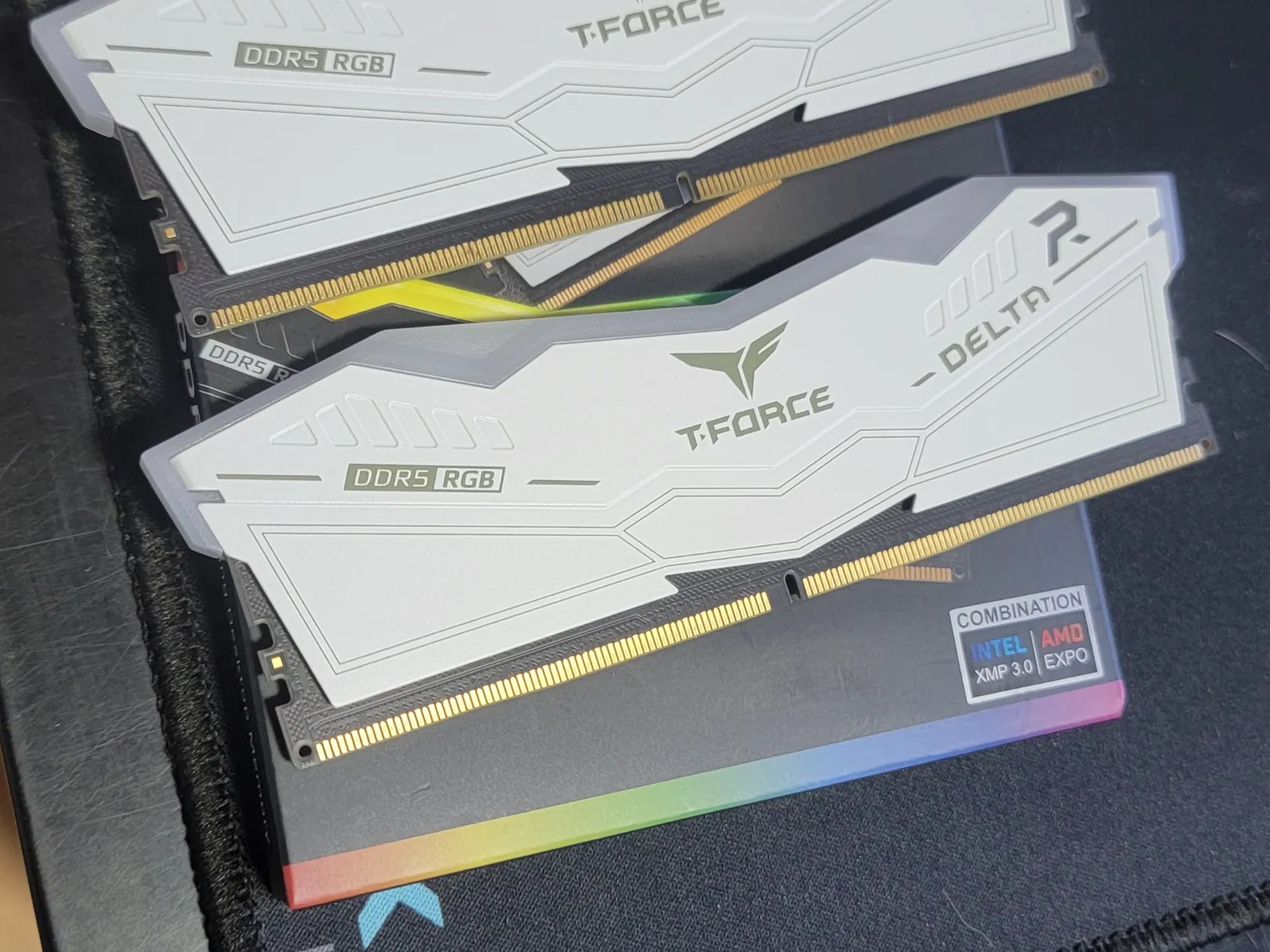 T-Force Delta RGB DDR5 White-4x16 64 GB 6000/CL38