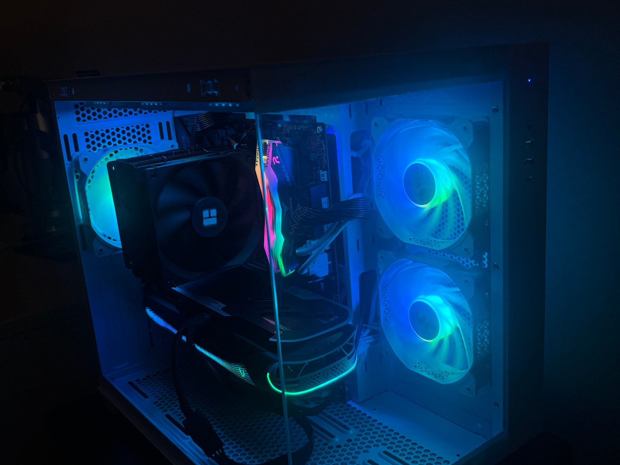 MOSTLY NEW CUSTOM GAMING PC | i7-13700K | RTX 4070 12GB | 32GB DDR5 6000MHz | 1TB NVMe Gen4