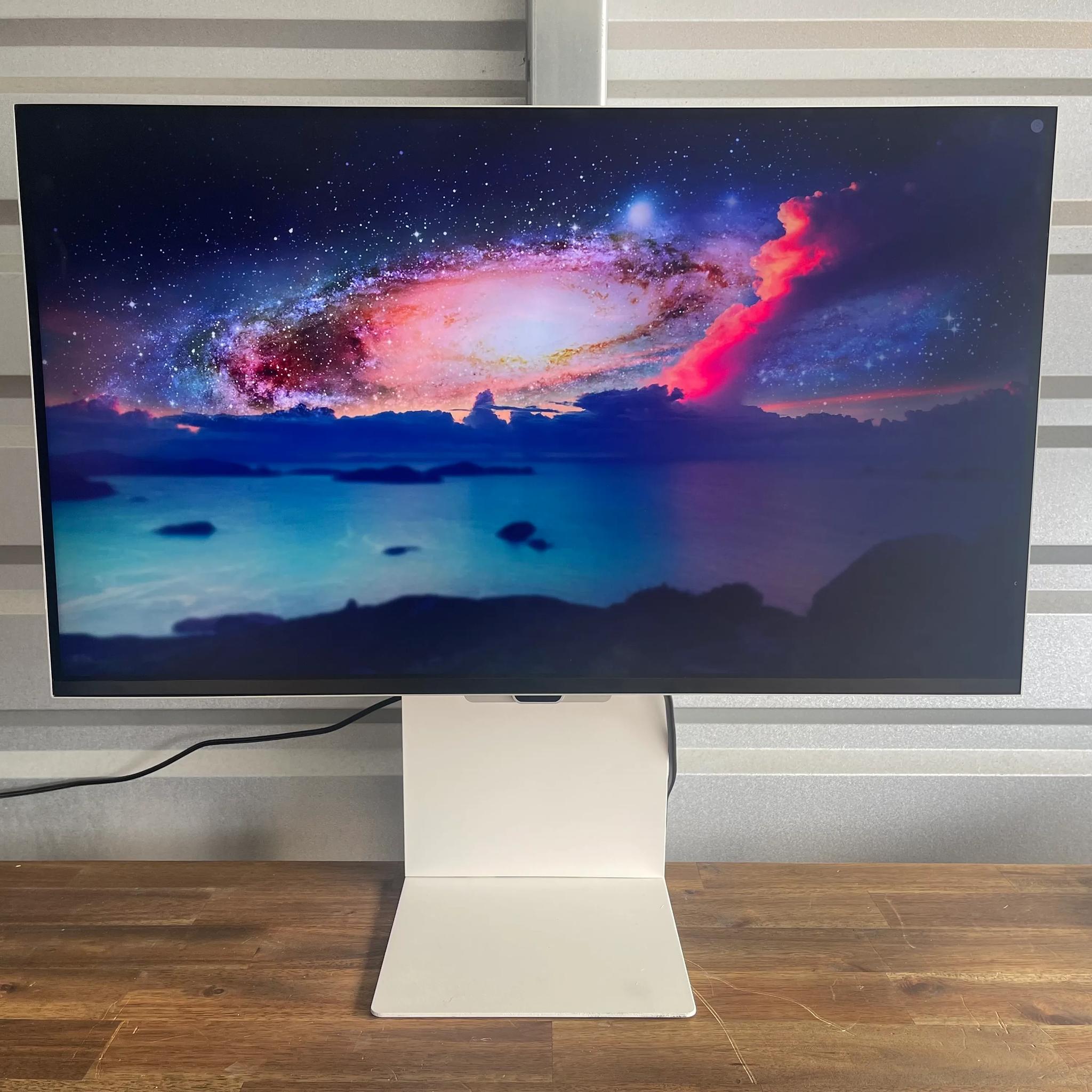 Samsung 27" ViewFinity S9 5K 60Hz Monitor