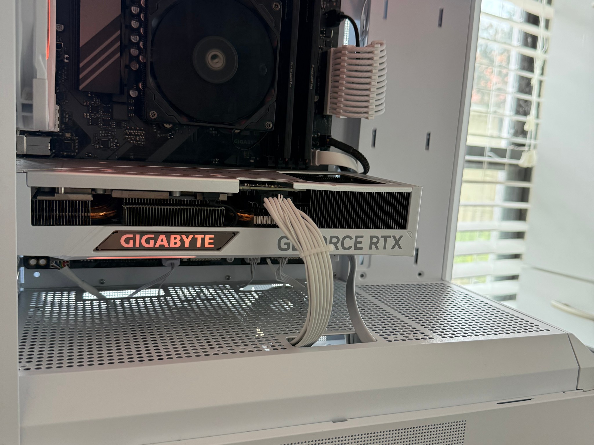 ❄️RTX 4070 SUPER❄️ Ryzen 5 7600❄️ WD BLACK 1TB❄️ 32GB DDR5❄️ GAMING / STREAMING 1440p PC