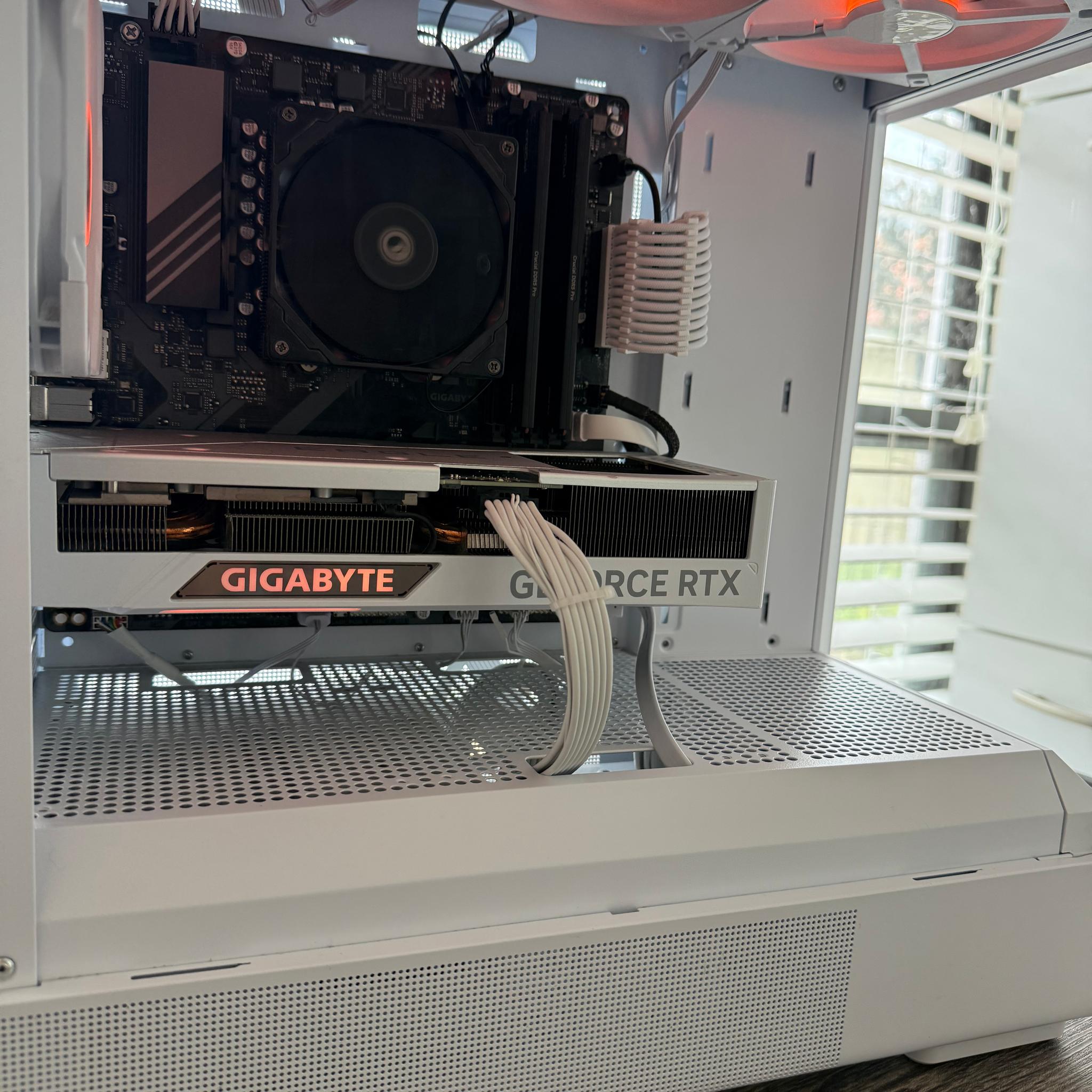 ❄️RTX 4070 SUPER❄️ Ryzen 5 7600❄️ WD BLACK 1TB❄️ 32GB DDR5❄️ GAMING / STREAMING 1440p PC