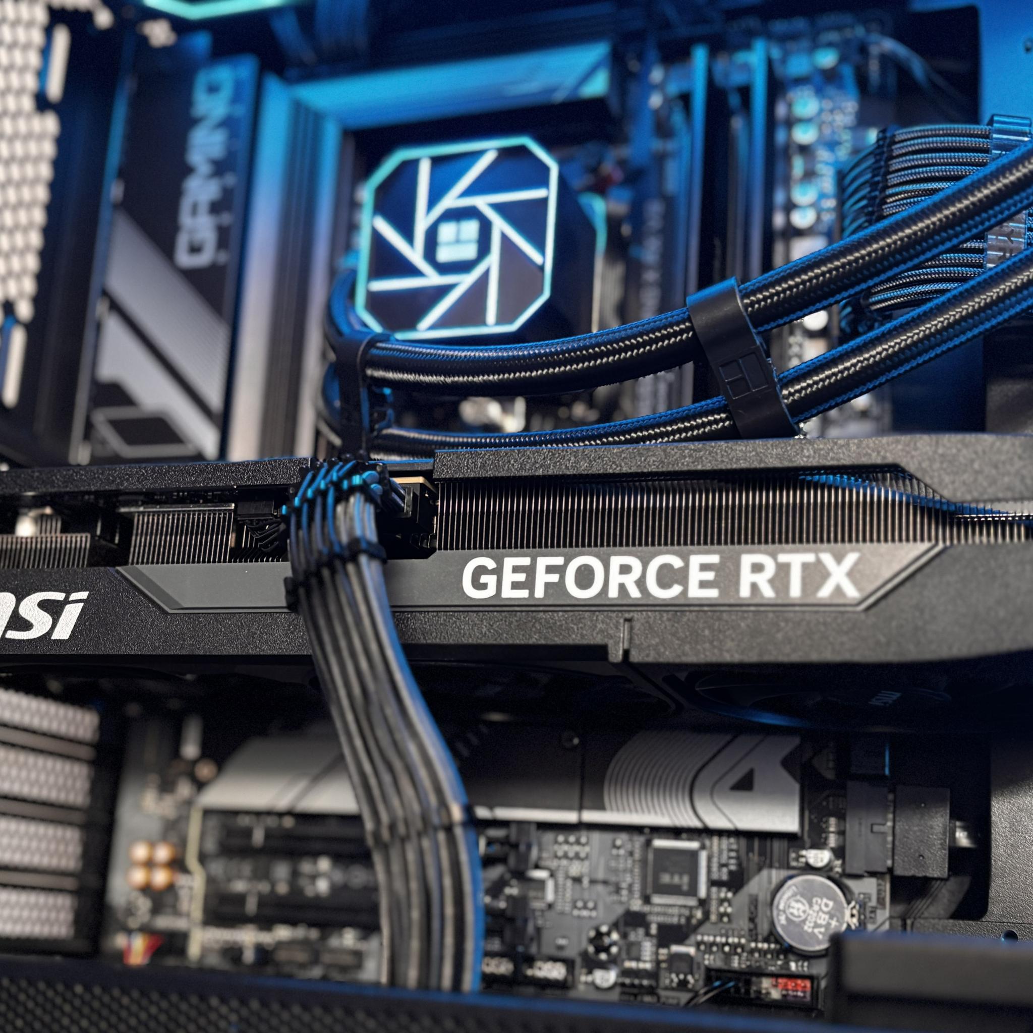🖤⚡️ RTX 5070 | Ryzen 7 7700X | 32GB DDR5 | 1TB NVMe | Wifi |