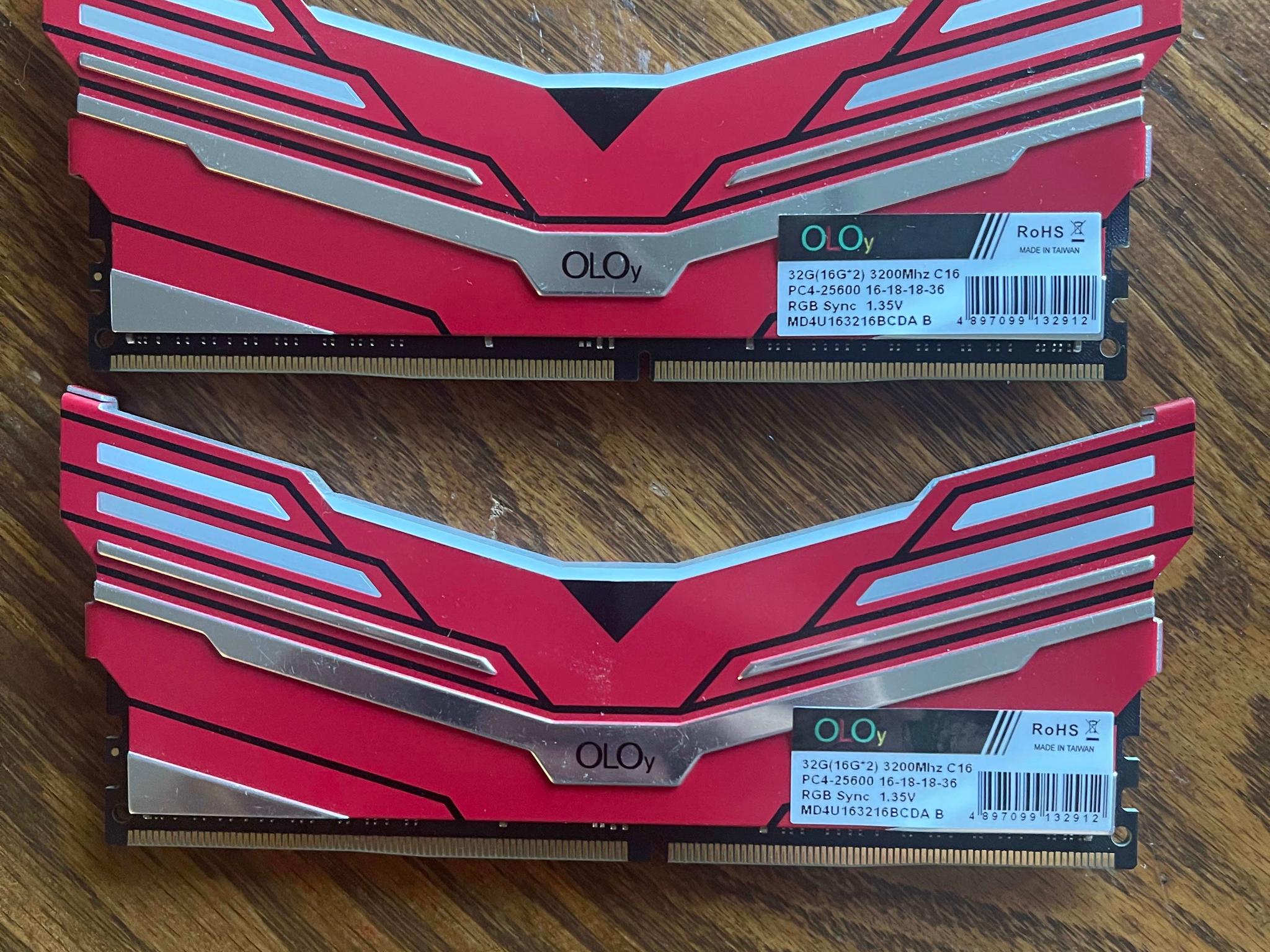 OLOY 32 GB (2 X 16GB) DDR4-3200 CL16 RGB Sync 