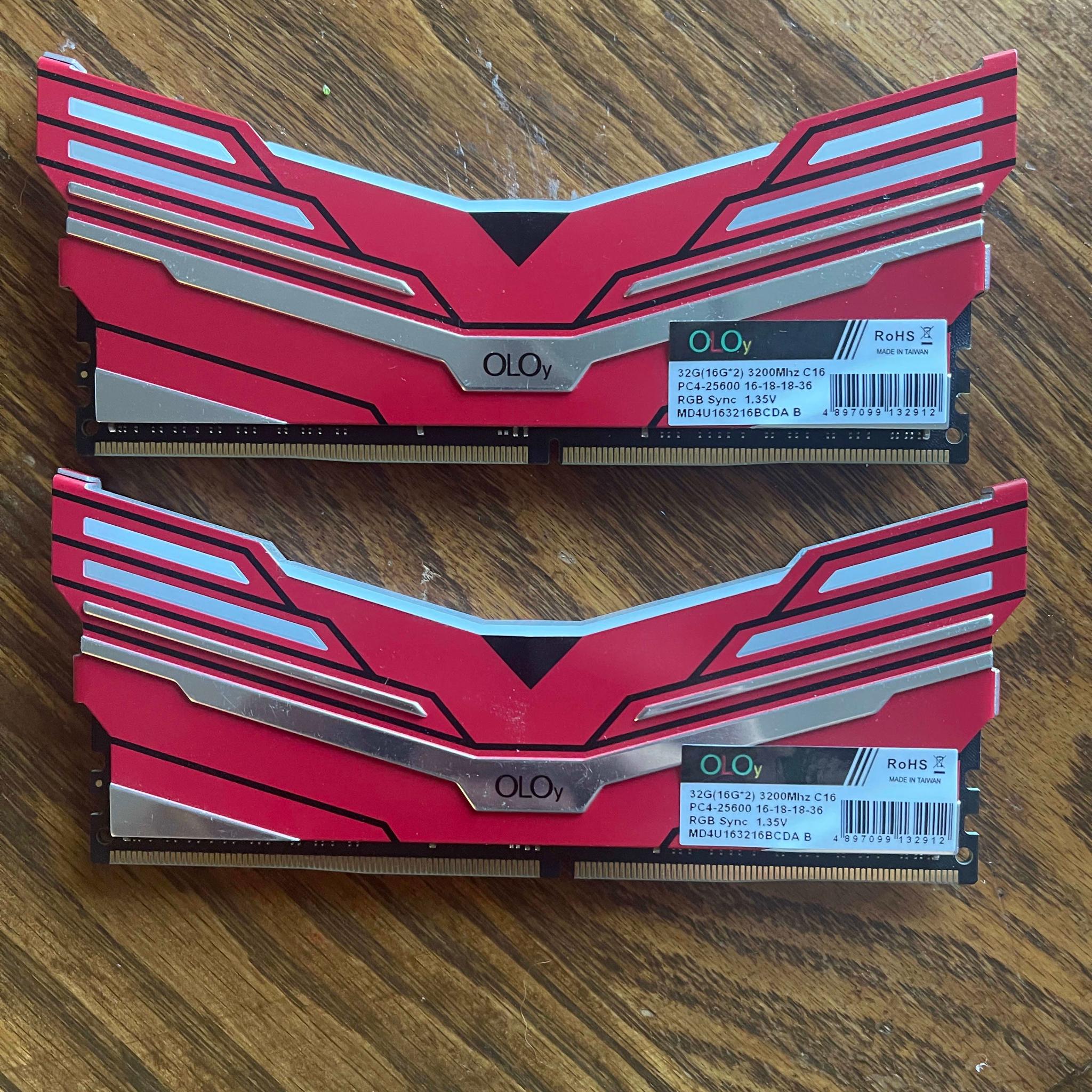 OLOY 32 GB (2 X 16GB) DDR4-3200 CL16 RGB Sync 