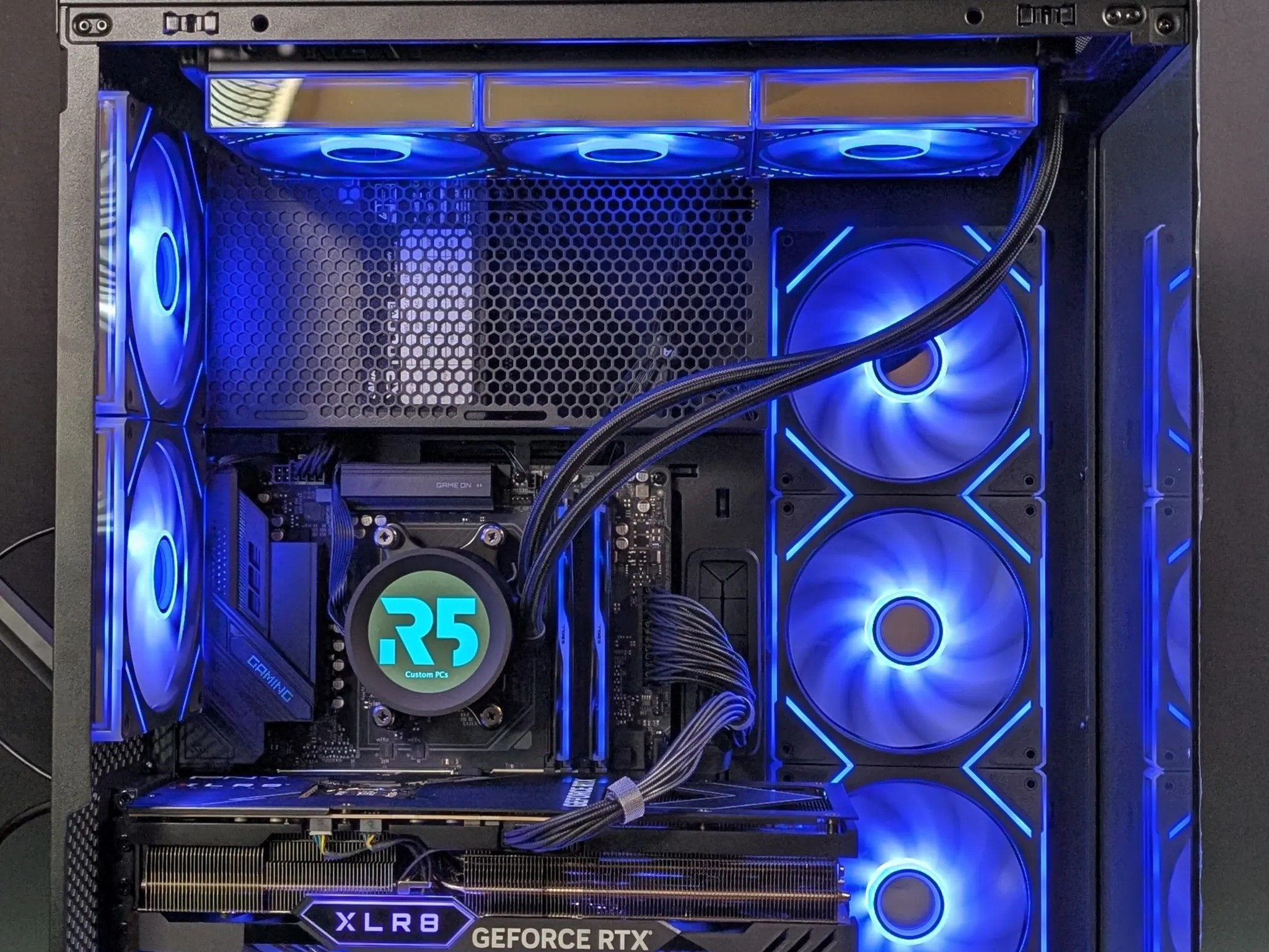 RTX 4090 // Ryzen 9 7950x3D // 64GB DDR5 // 2TB Samsung 990 Pro // WiFi