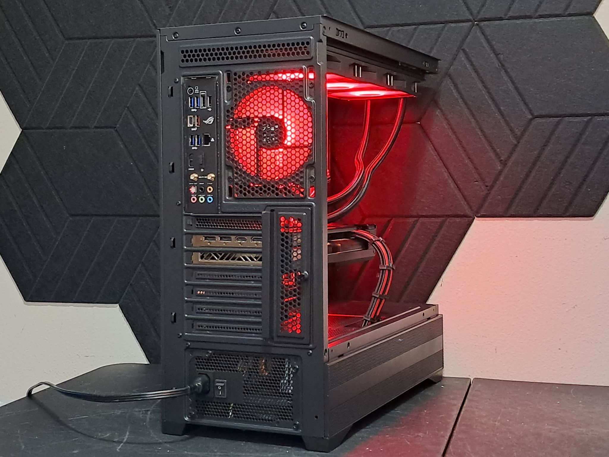 🔴Red Rage ROG🔴Ryzen 7 5800XT | RX 7700 XT | 16GB DDR4 | 1TB SSD | WiFi!