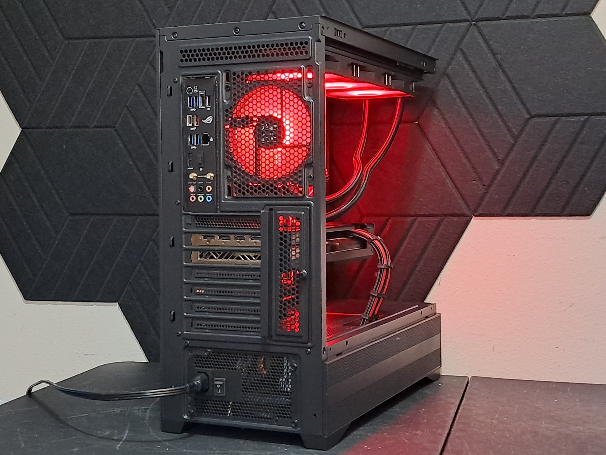 🔴Red Rage ROG🔴Ryzen 7 5800XT | RX 7700 XT | 16GB DDR4 | 1TB SSD | WiFi!