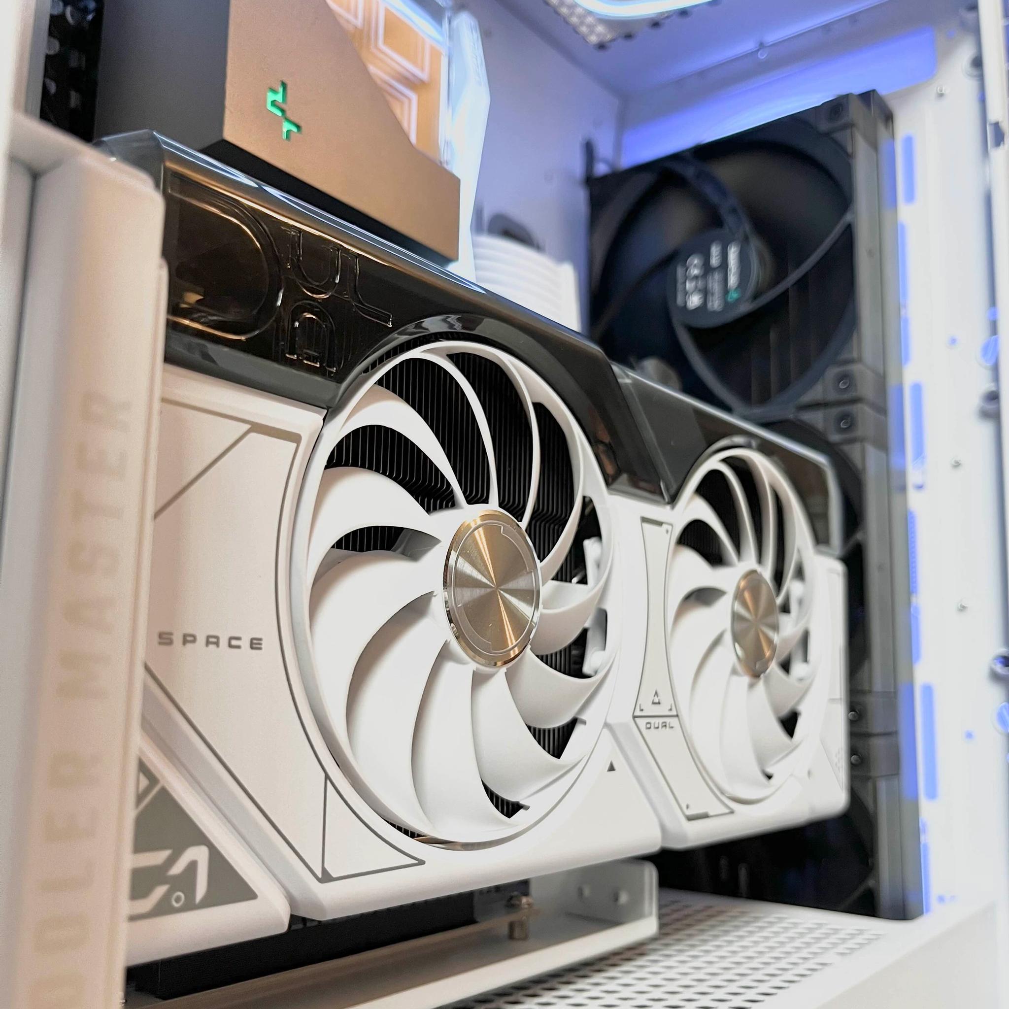 🍪🐻‍❄️| RTX 4070 Super 12gb, i7 13700k, 32gb DDR5, 2tb SSD, AIO Liquid Cooled White Gaming PC
