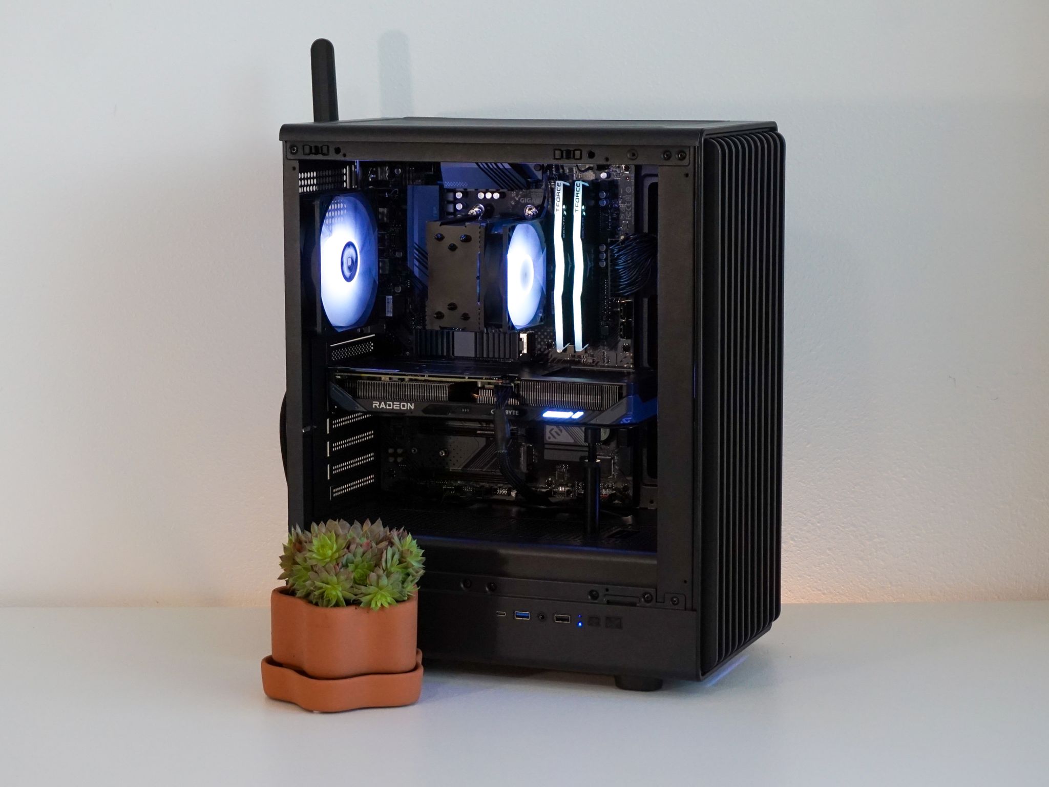 JOY - Ryzen 7 5800X / RX 9060 XT 8GB / 32GB RAM DDR4-3600 / 1TB NVMe SSD – Gaming PC