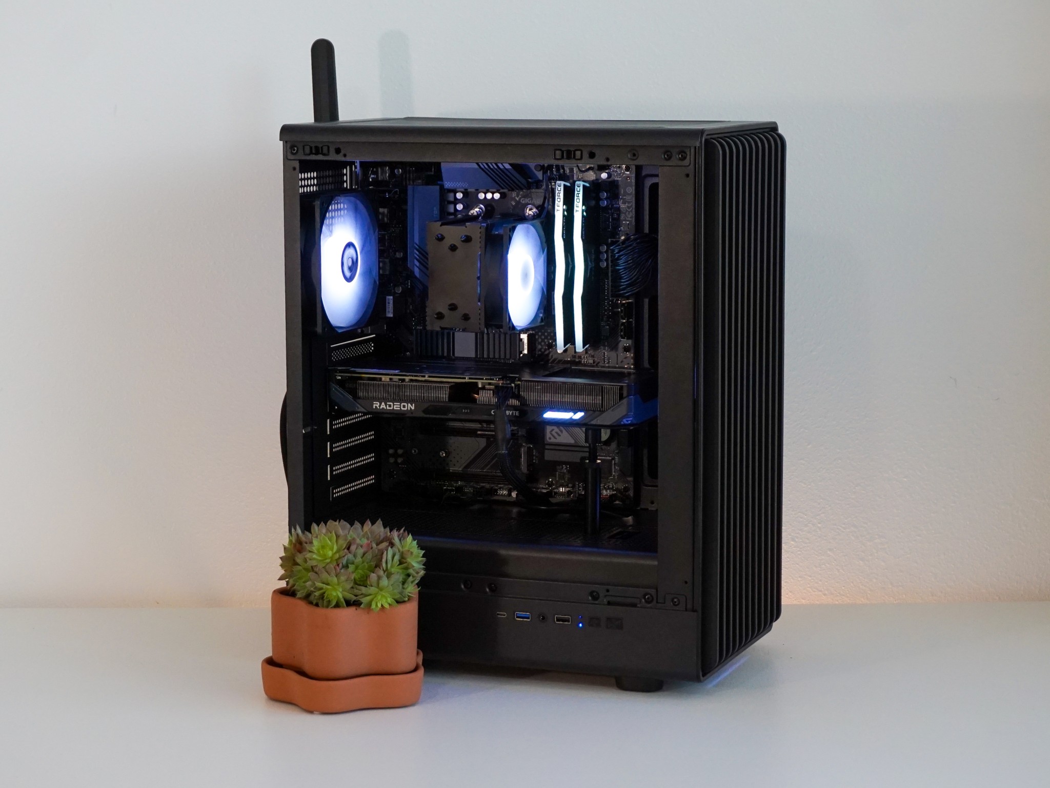 JOY - Ryzen 7 5800X / RX 9060 XT 8GB / 32GB RAM DDR4-3600 / 1TB NVMe SSD – Gaming PC