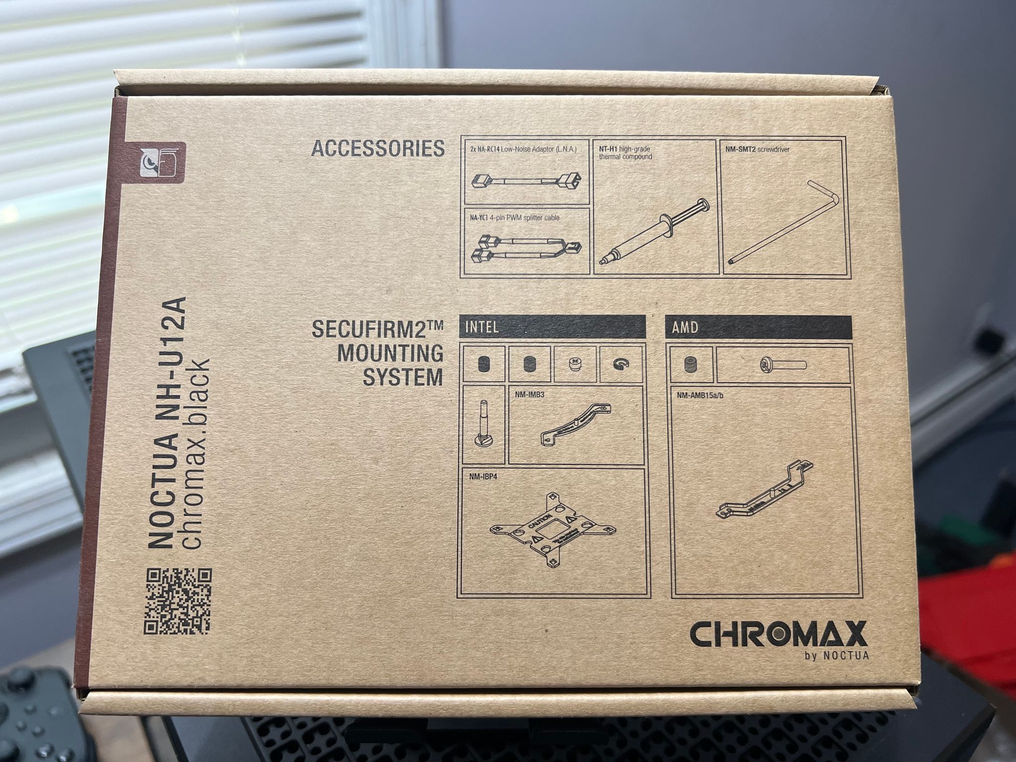 Noctua NH-U12A chromax.Black, 120mm Single-Tower CPU Cooler (Black)