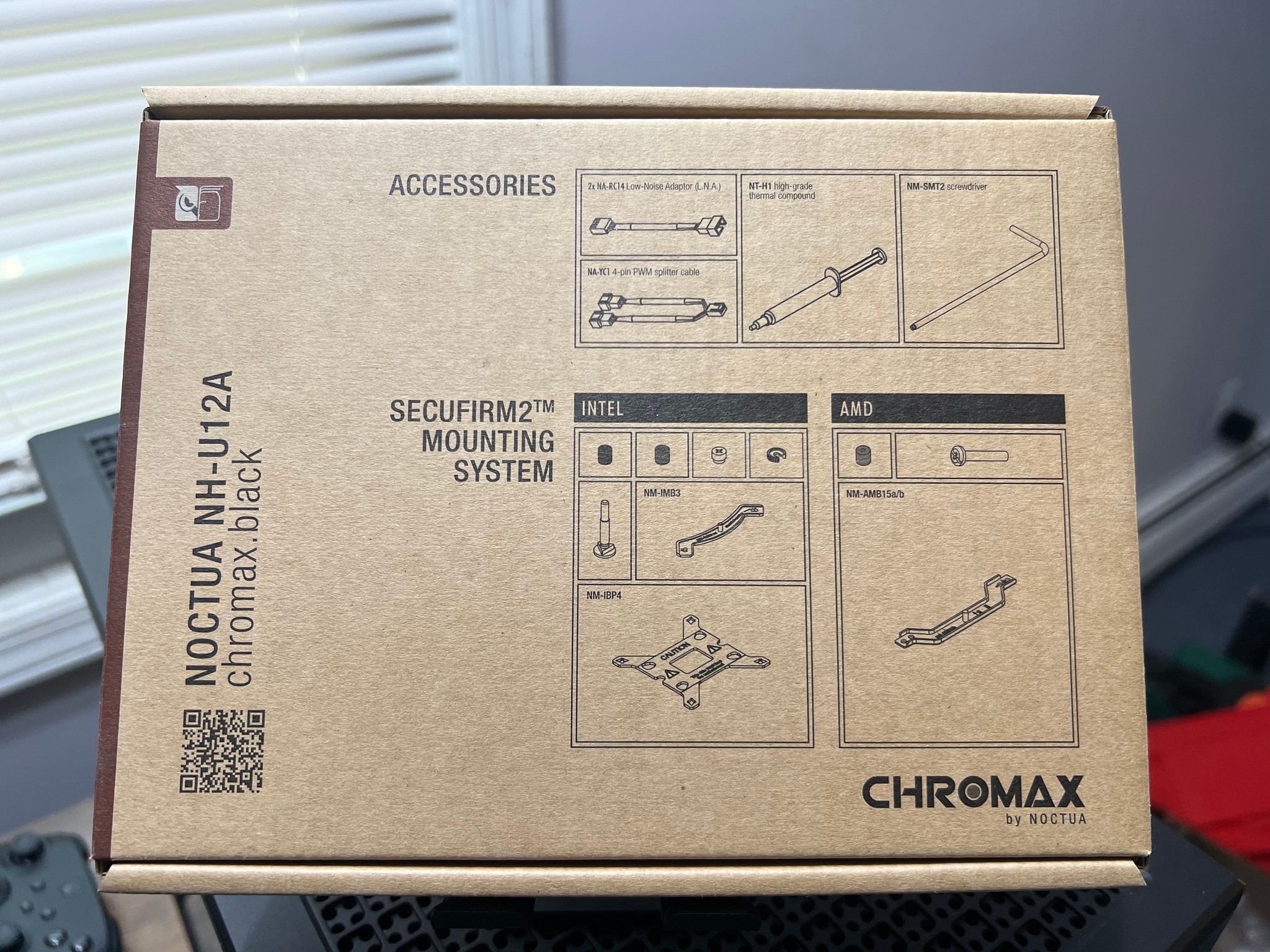 Noctua NH-U12A chromax.Black, 120mm Single-Tower CPU Cooler (Black)