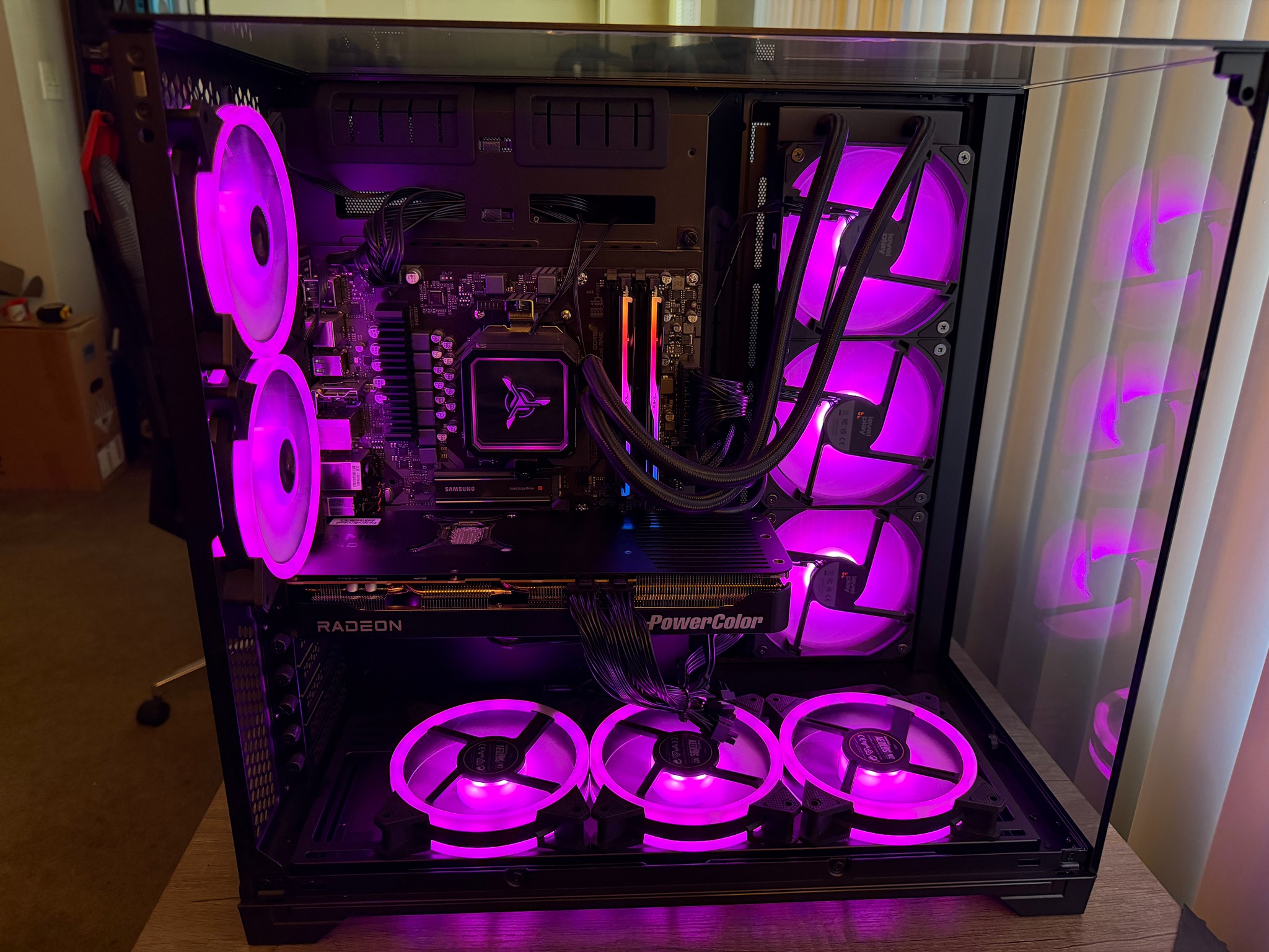 Skytech O11V Gaming PC AMD Ryzen 7 7700 RX 9070 XT 16GB 64GB DDR5 2TB NVMe Custom Gaming PC Build