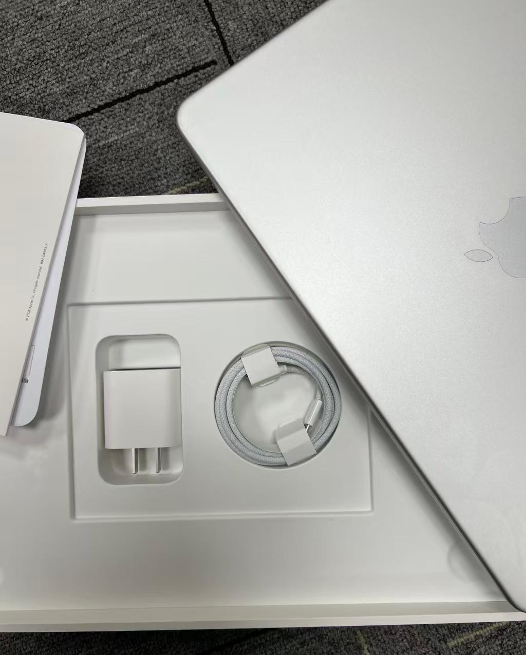 Apple MacBook Neo 13-inch A18 Pro 8GB 256GB SSD – Silver – Like New