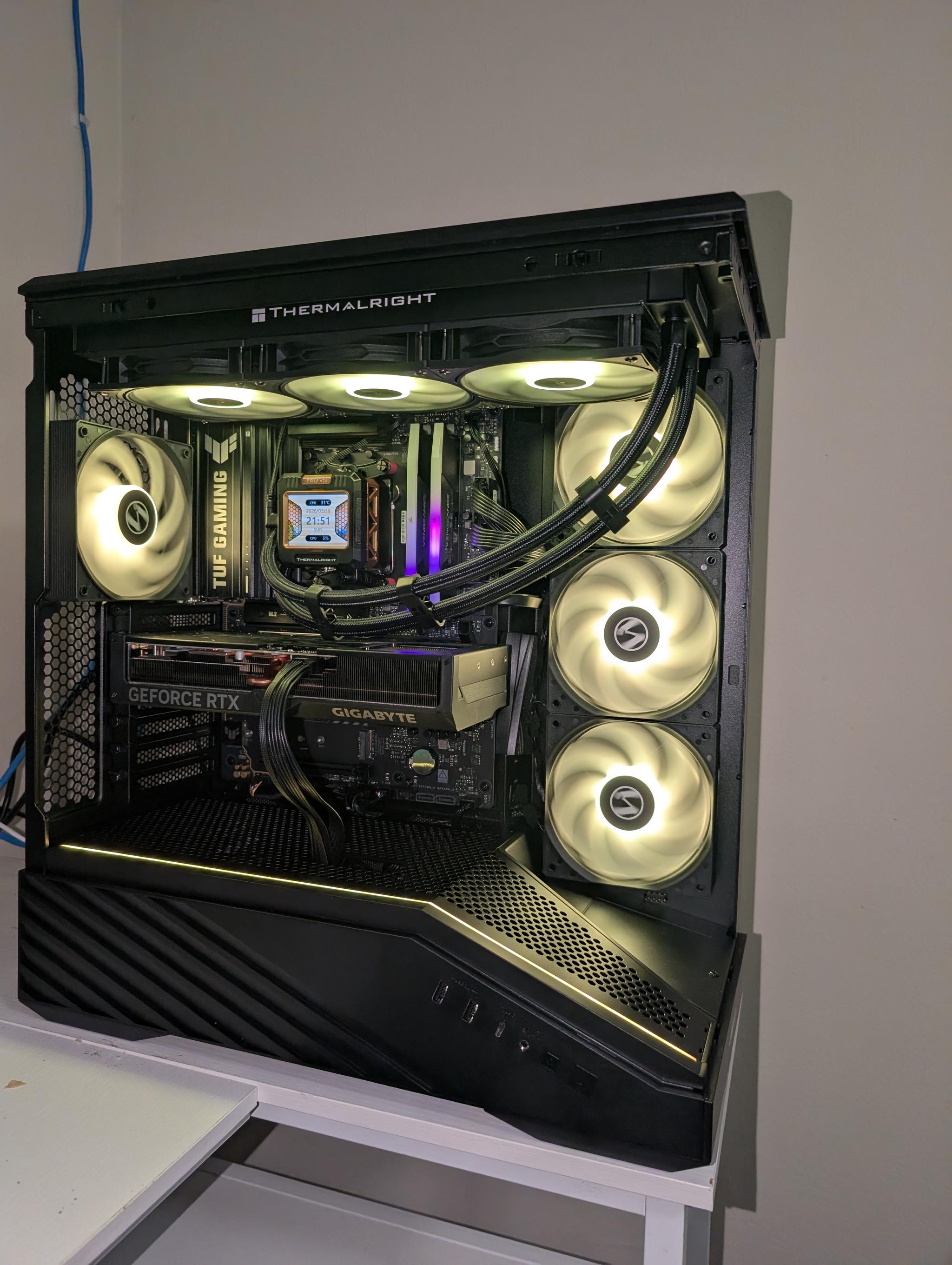 New Gaming PC! Ryzen 5 9600x / 4070 Ti / 32gb ddr5 6000mhz / 1tb ssd