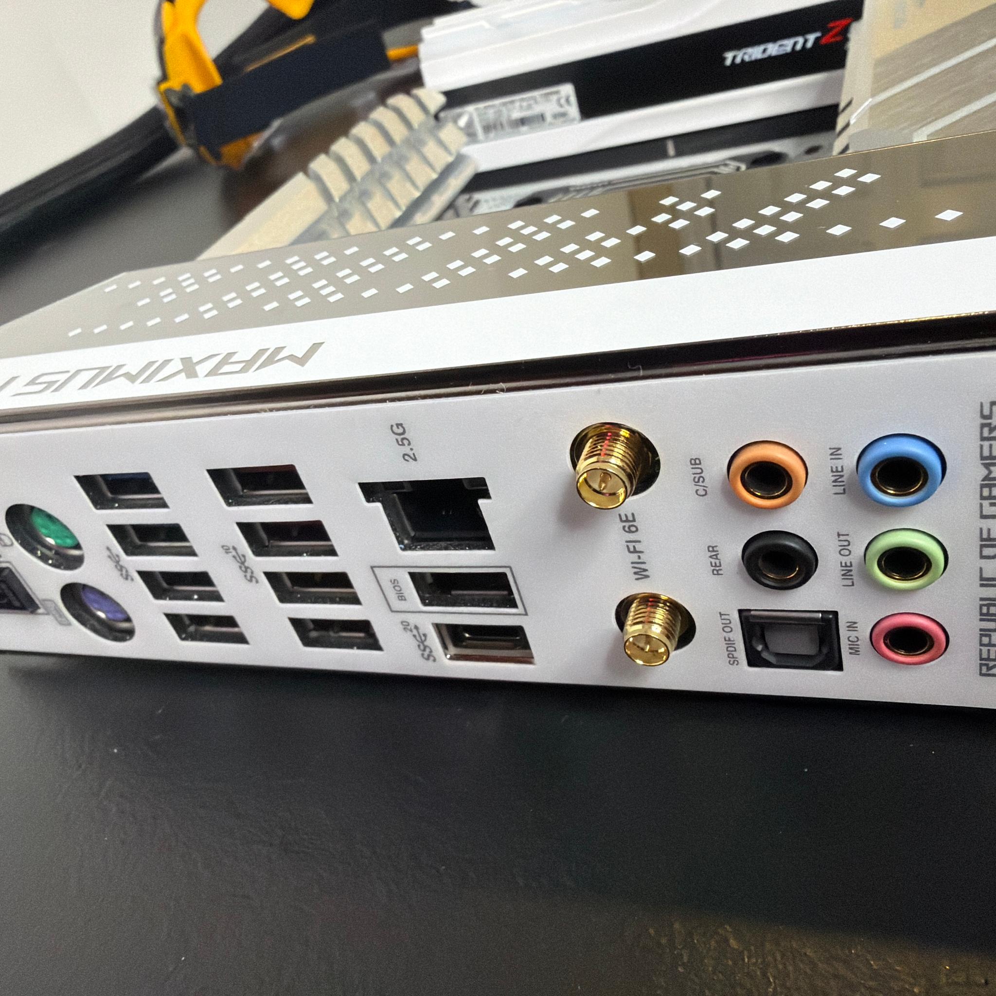 Z790 Apex | i9-14900KS | 2TB gen 4 NVME SSD samsung 970 | DDR5 32GB 6000 G skill trident white cl36