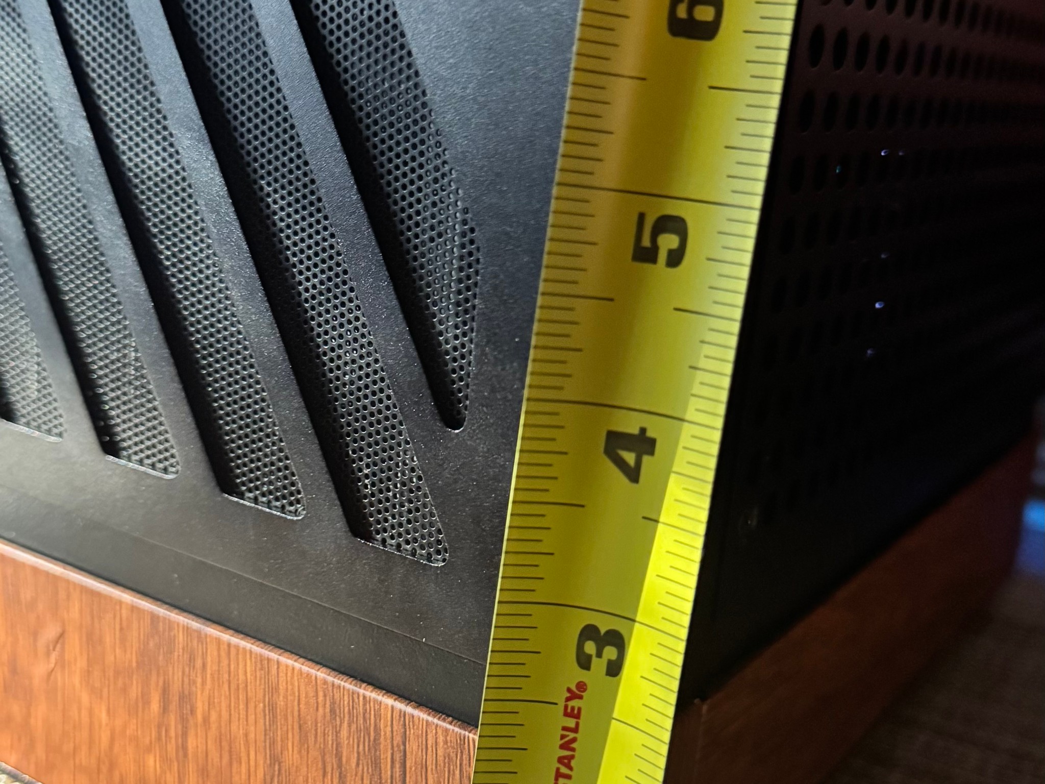 Luxury "Steam Machine" Ryzen 5 7600X3D Powercolor 9060 XT 32GB 1TB SteamOS 4K60 SFF Gaming Console