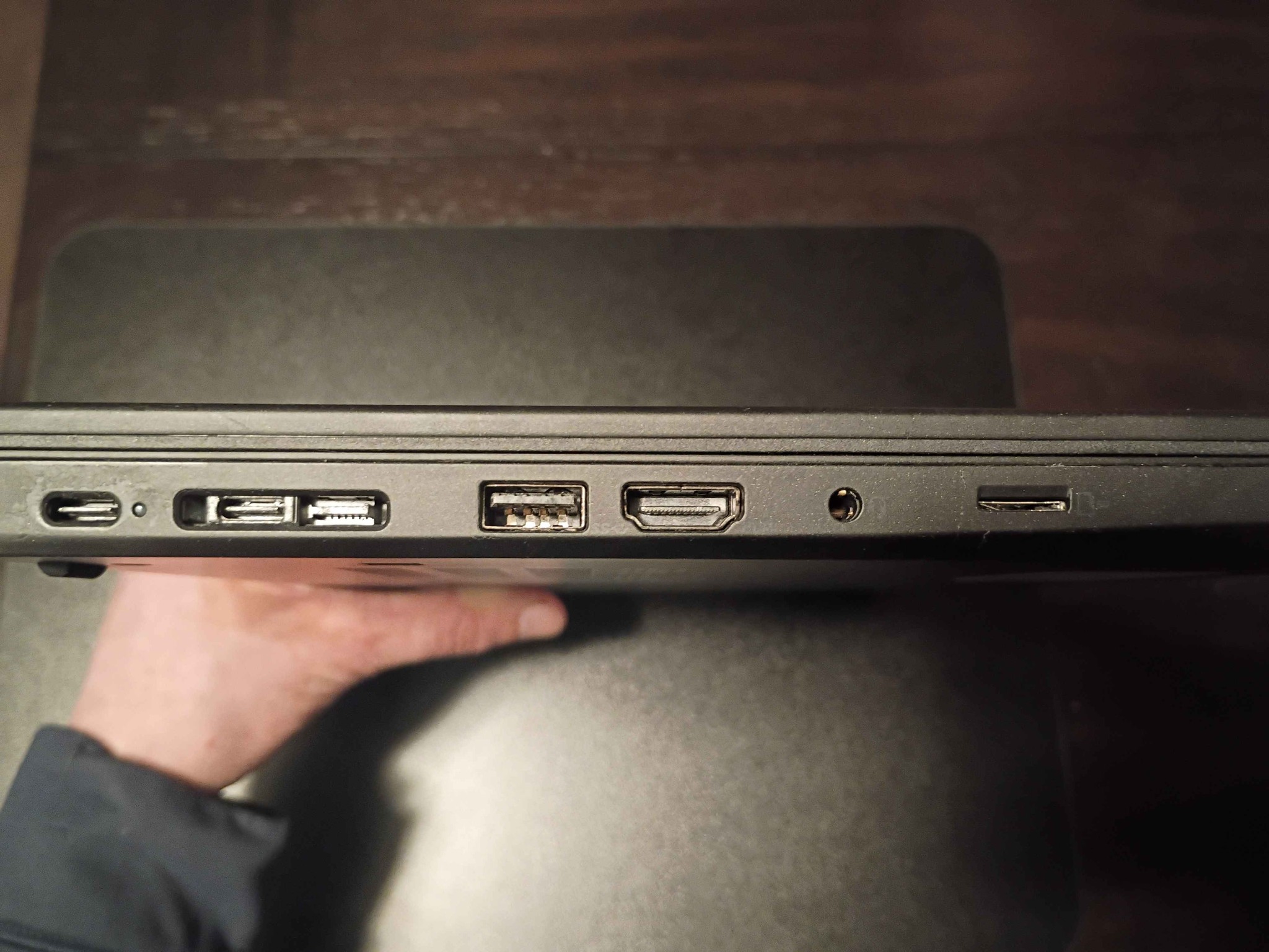 Lenovo Thinkpad T490 (i5-8365U // 16GB DDR4 // 256GB SSD // 1080p) - Linux Mint