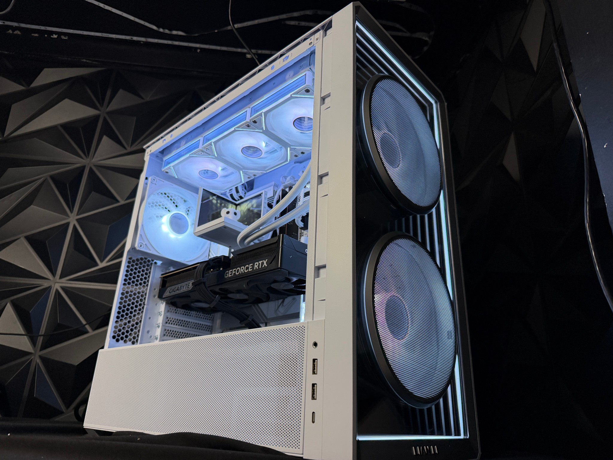 🐘❄️ IVORY TUSK ❄️🐘Ryzen 7 9850X3D| RTX 5080| 64 GB DDR5| 4.75TB NVMe| 1000W Platinum PSU