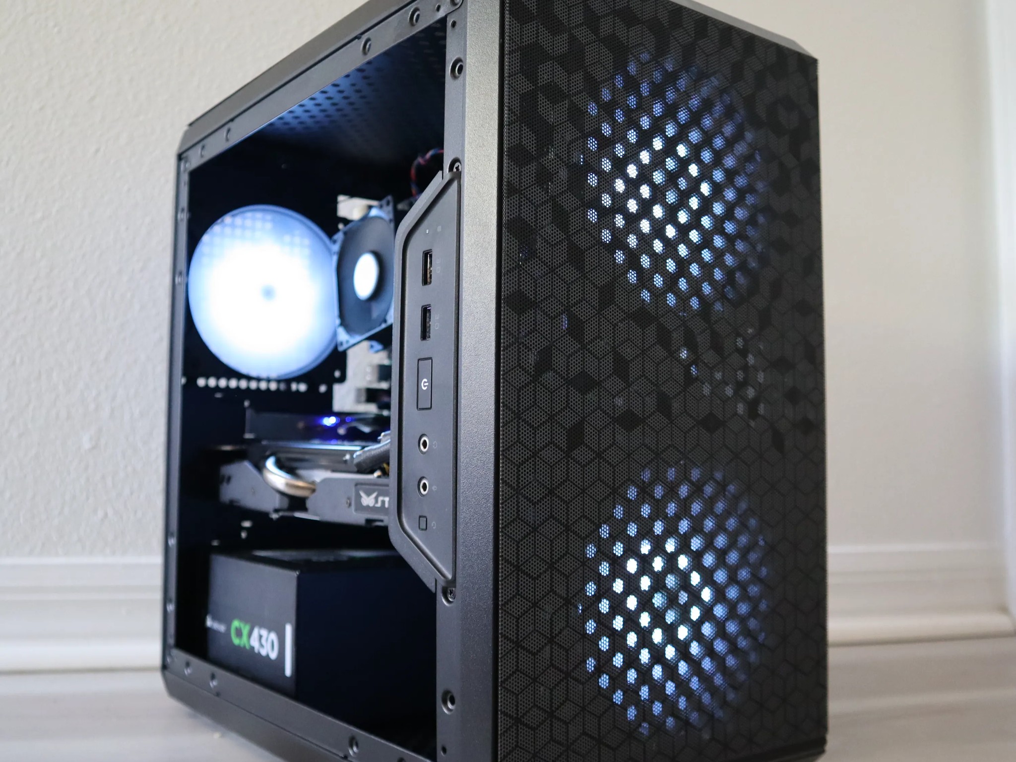 Gaming PC - GTX 980, I5 6500, 16GB DDR4, WIFI, ARGB, BLACK, SSD, HDD.