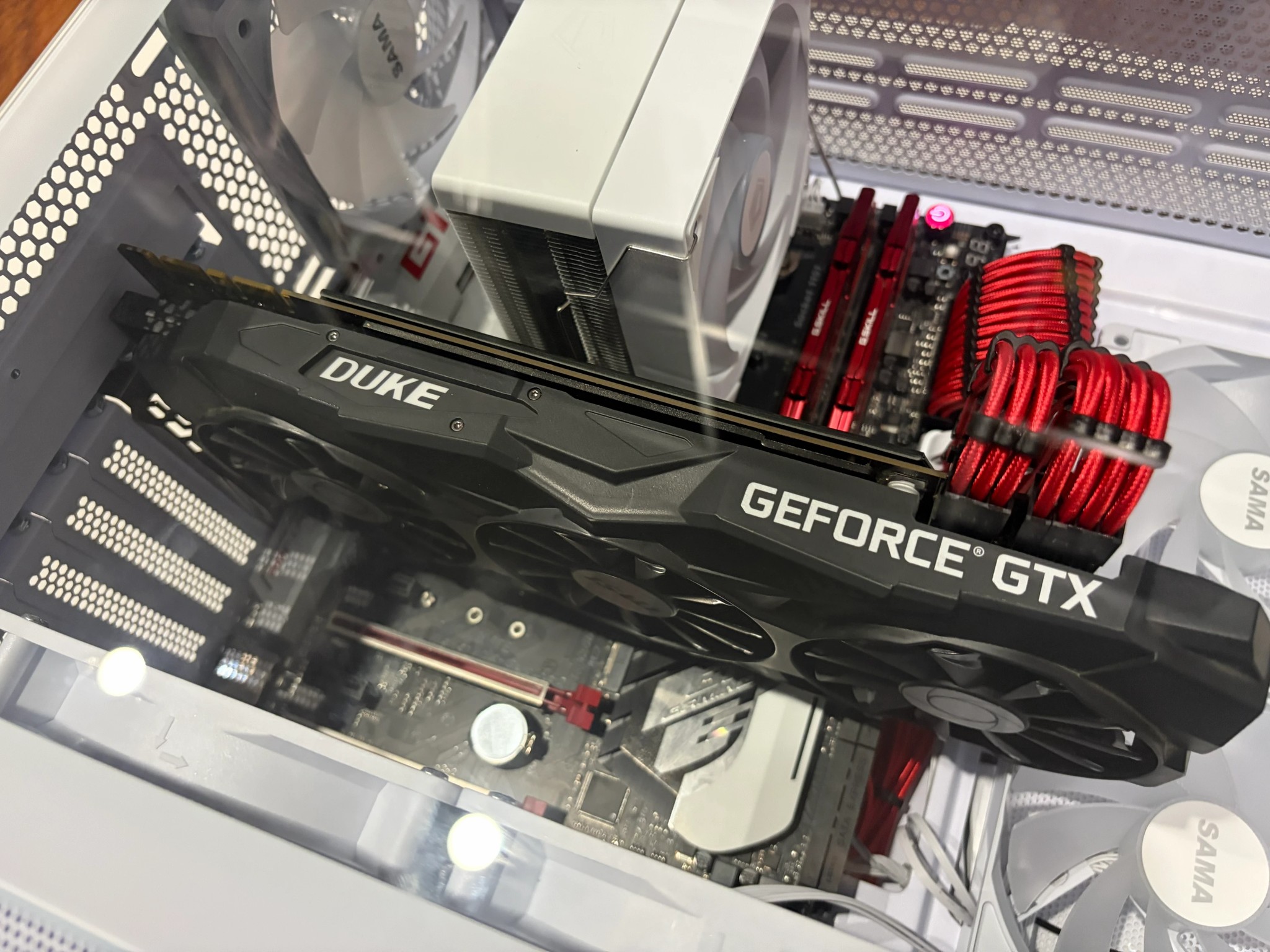 White- 1070 ti, 16 gb ddr4-3000, intel i5- 6500