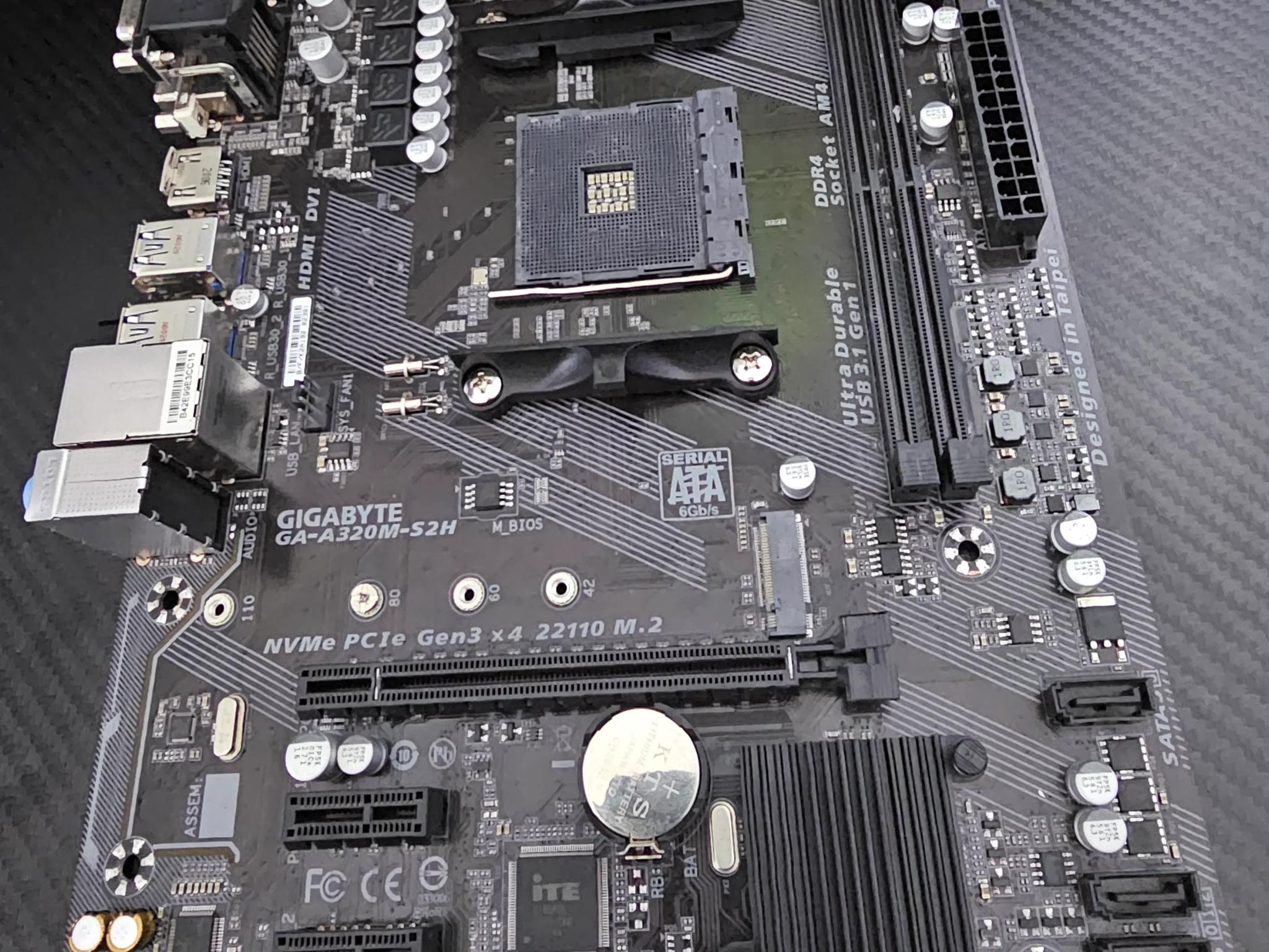 Gigabyte AMD A320M-S2H Micro ATX DDR4-SDRAM Motherboard