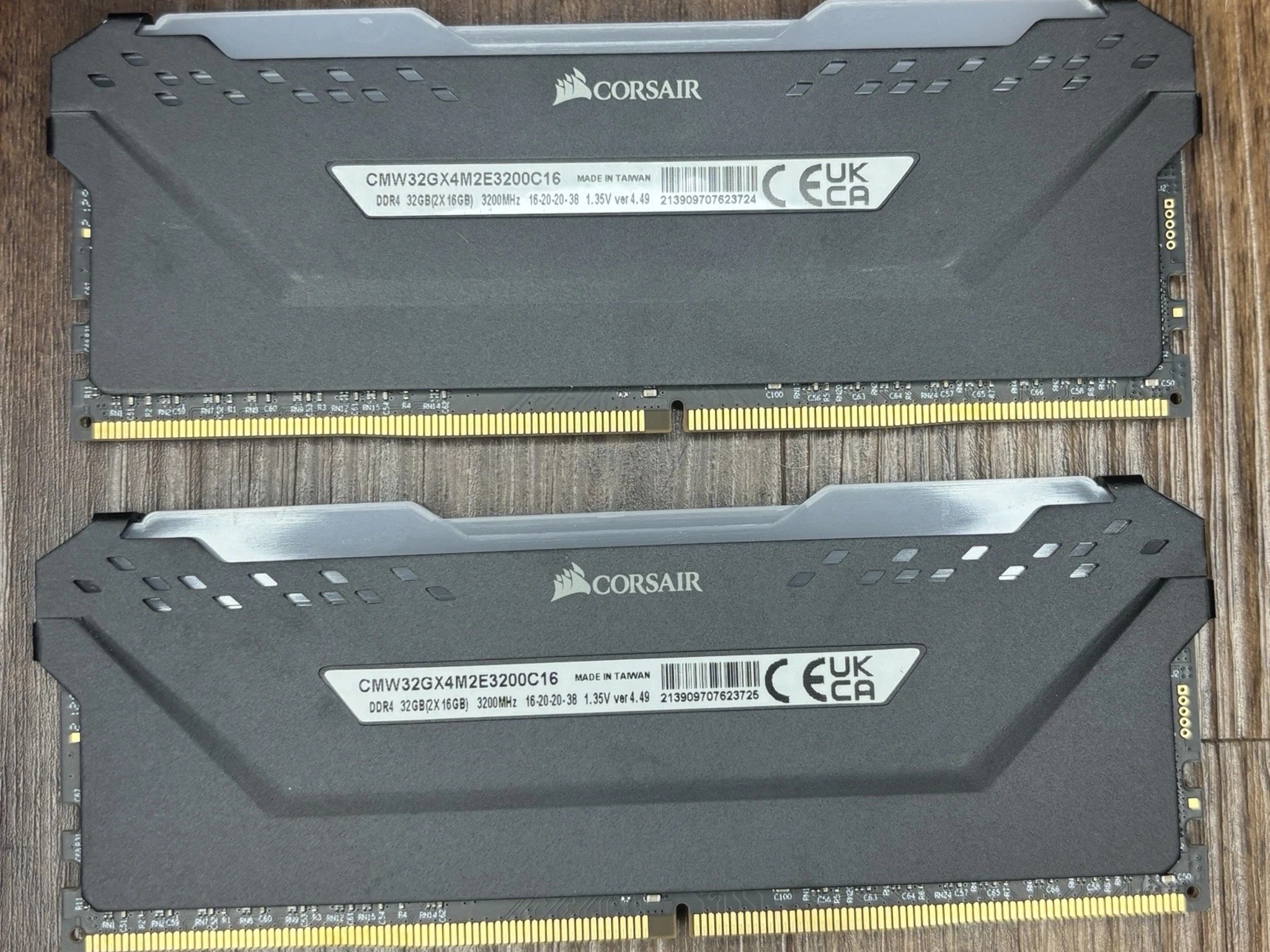 Corsair Vengeance RGB Pro 32GB (2x16GB) RAM DDR4 3200MHz CMW32GX4M2D3200C18