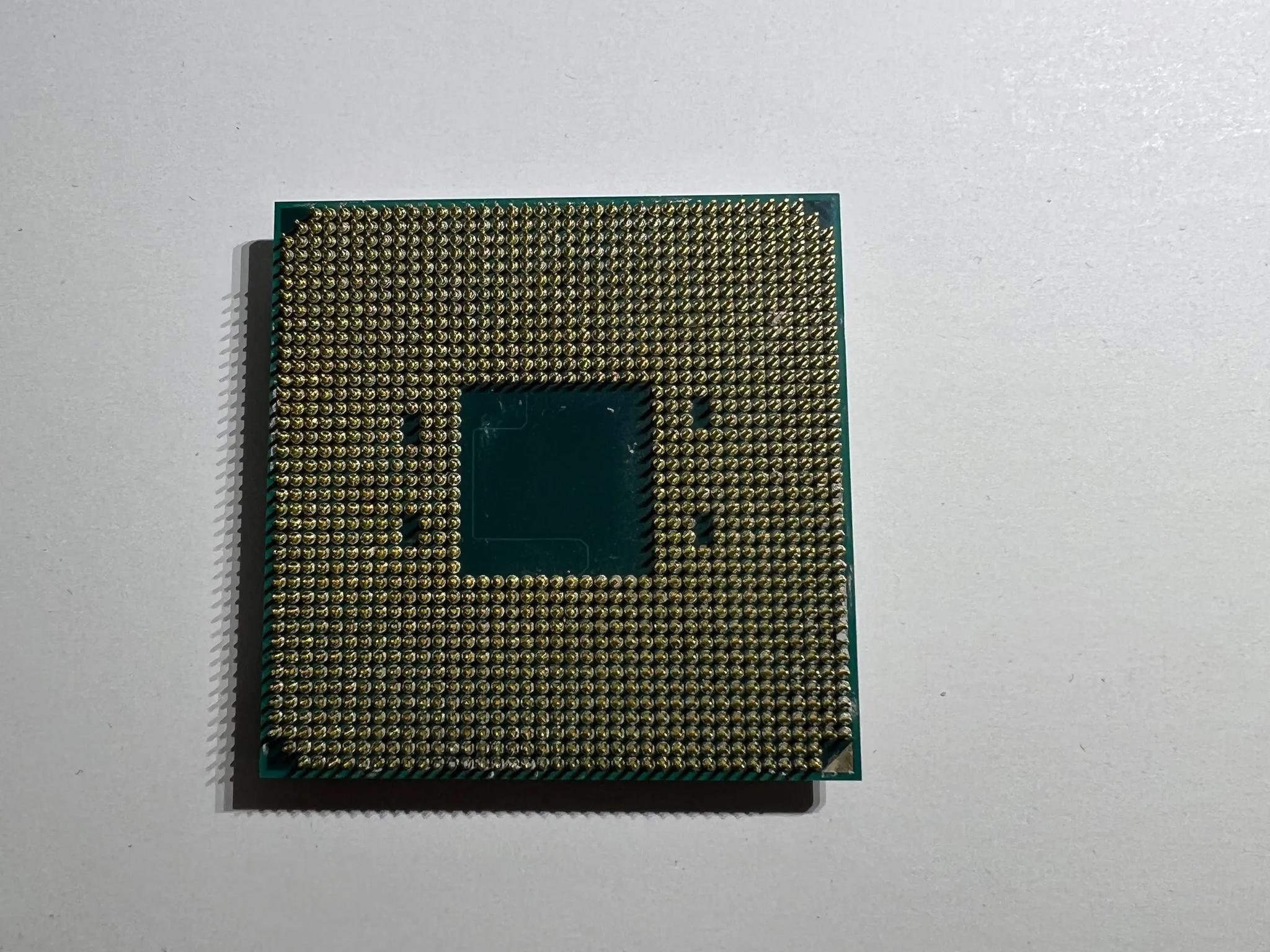 AMD Ryzen 3 2200G Desktop Processor AM4 with Radeon Graphics w/Cooler