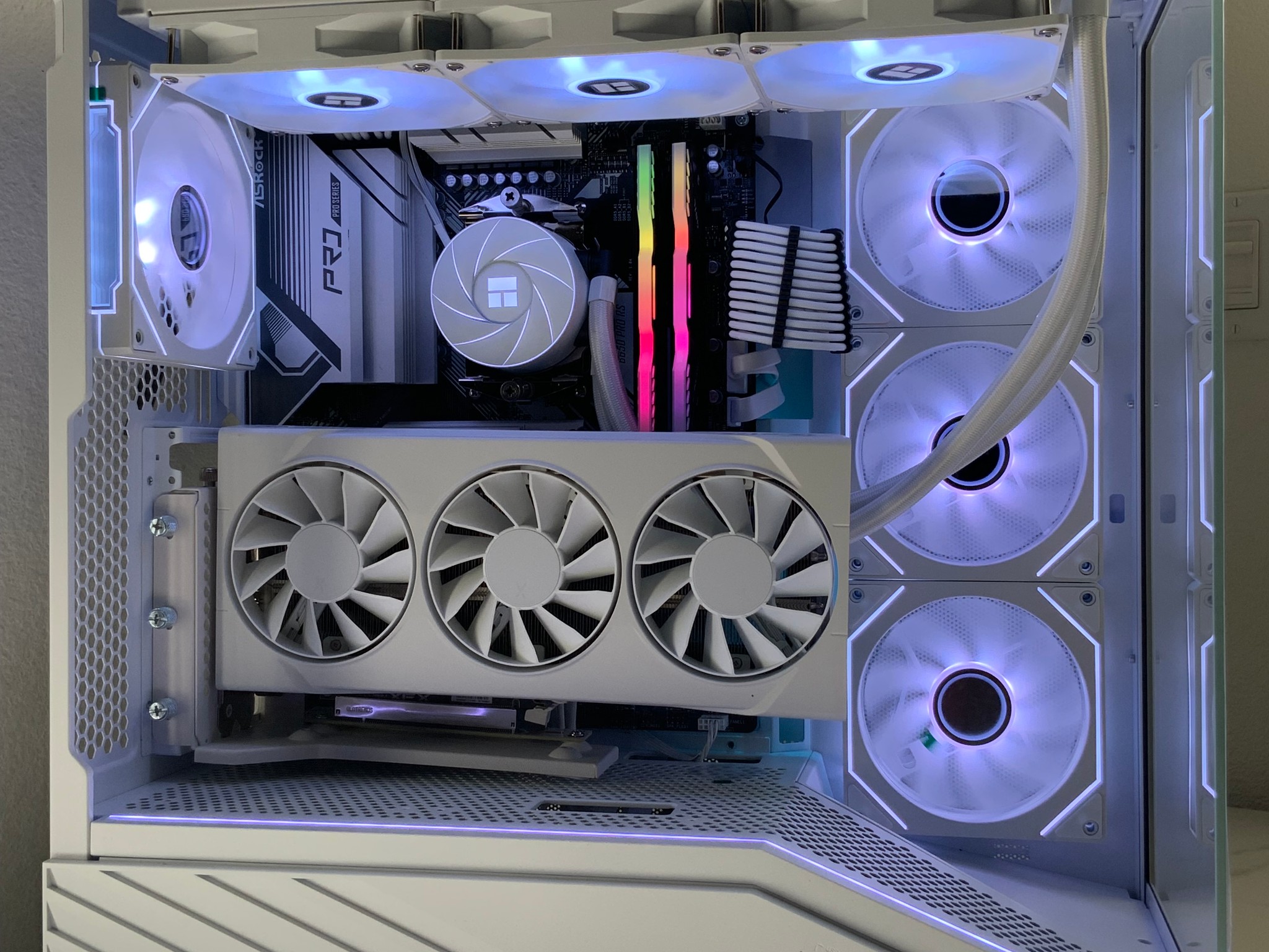 ❄️ ❄️ Gaming PC | Ryzen 7 7700X | RX 9060 XT | 32GB DDR5 | 1TB SSD | AM5 | White Snow Build ❄️ ❄️