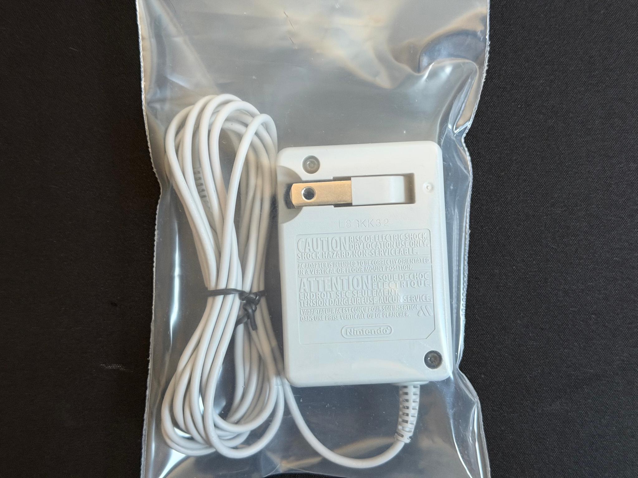 Nintendo 2DS XL – White/Orange ( Pristine Screens & Great Buttons!)