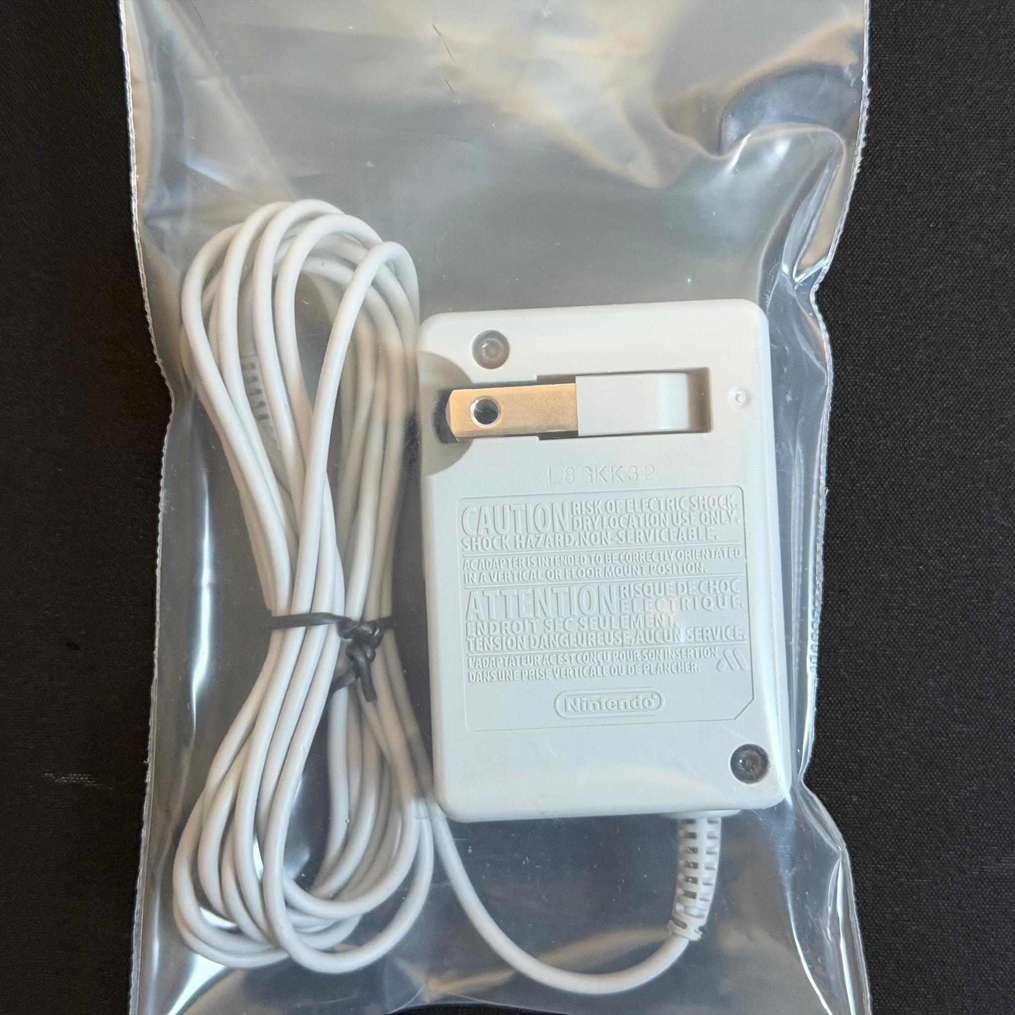 Nintendo 2DS XL – White/Orange ( Pristine Screens & Great Buttons!)