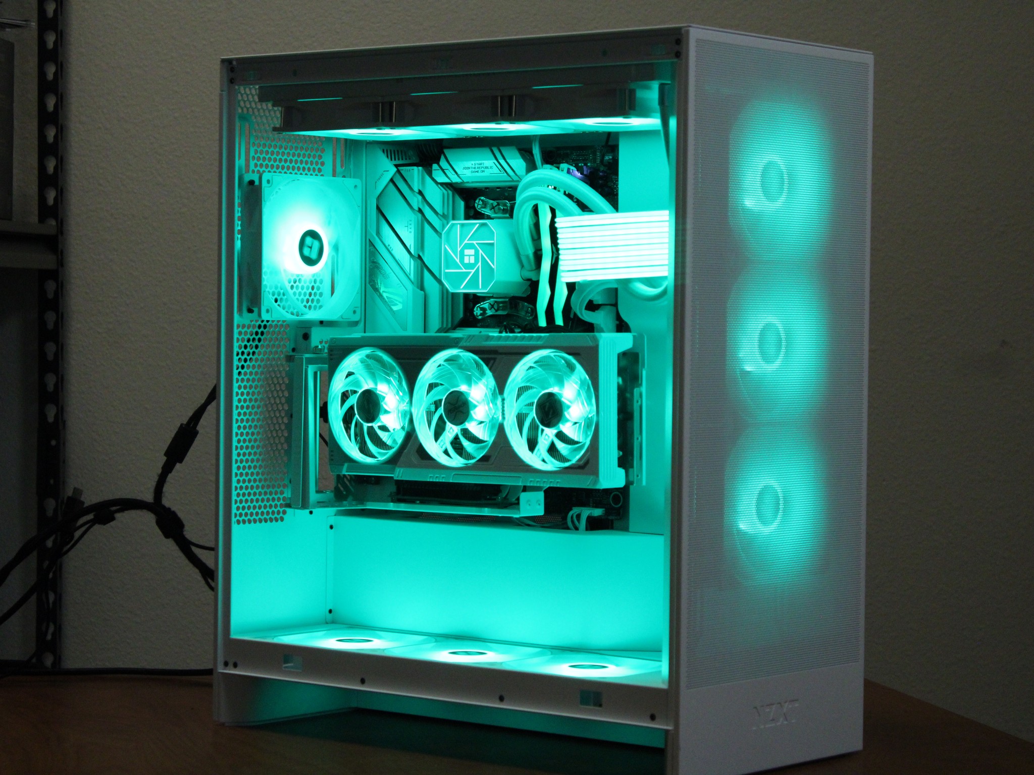 4K MONSTER - ASROCK 9070XT OC 16GB-R7 7800X3D-32GB DDR5 6000 CL36-ROG B650 WIFI-1TB SSD-RGB