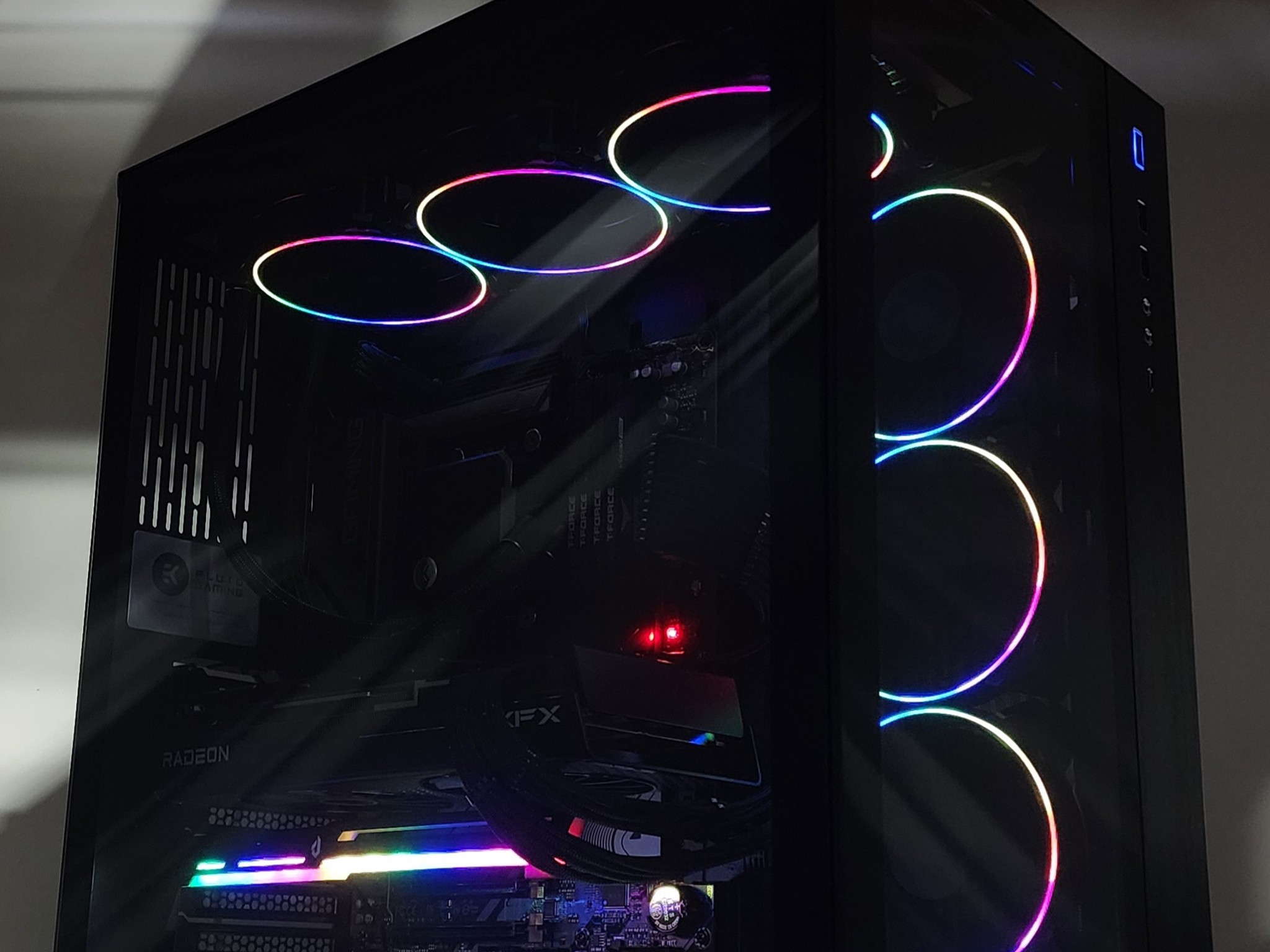 Gaming PC Ryzen 7 7700 32GB RAM 1TB SSD RX 7800 XT 16GB Windows 11 PC