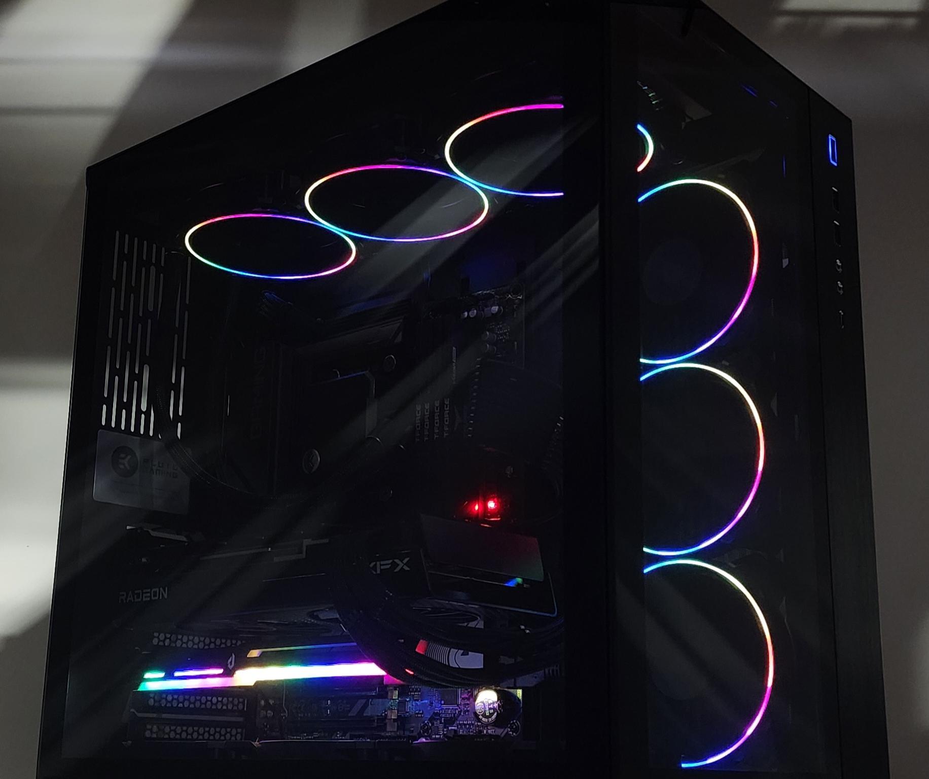 Gaming PC Ryzen 7 7700 32GB RAM 1TB SSD RX 7800 XT 16GB Windows 11 PC