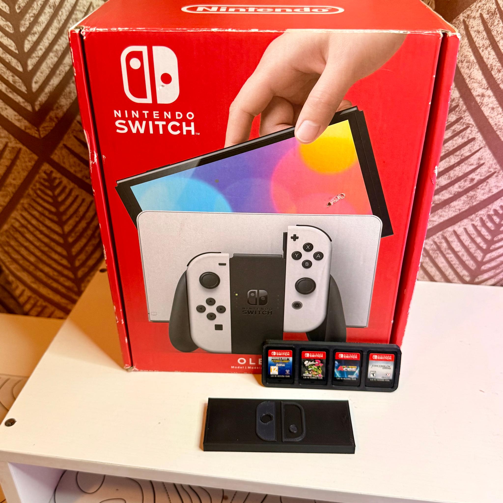 Nintendo Switch OLED White + 4 Free Games