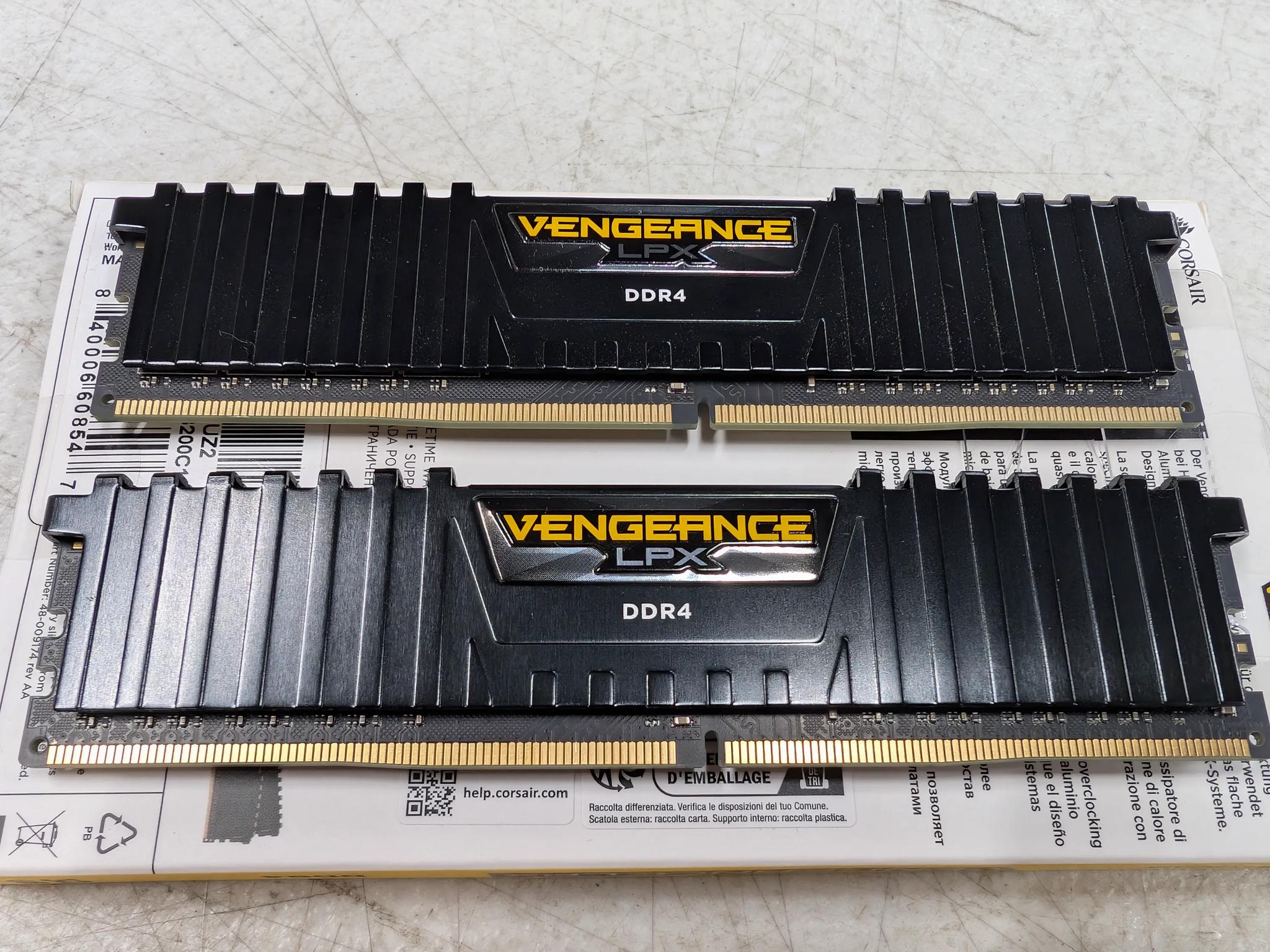 Used 16GB (8gb x2) Corsair 3200Mhz DDR4