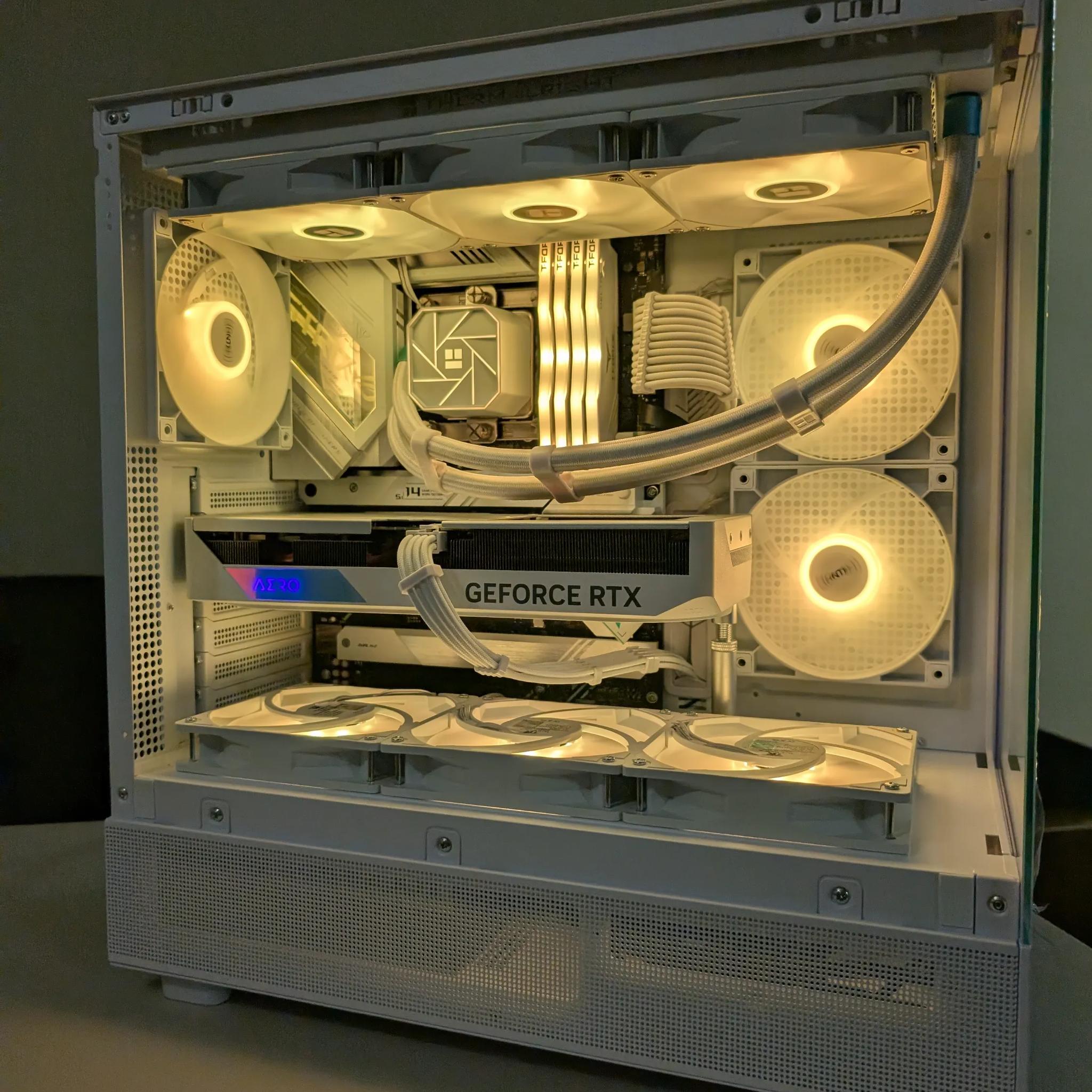 Powerful White Gaming PC! i7 12700KF / RTX 4070