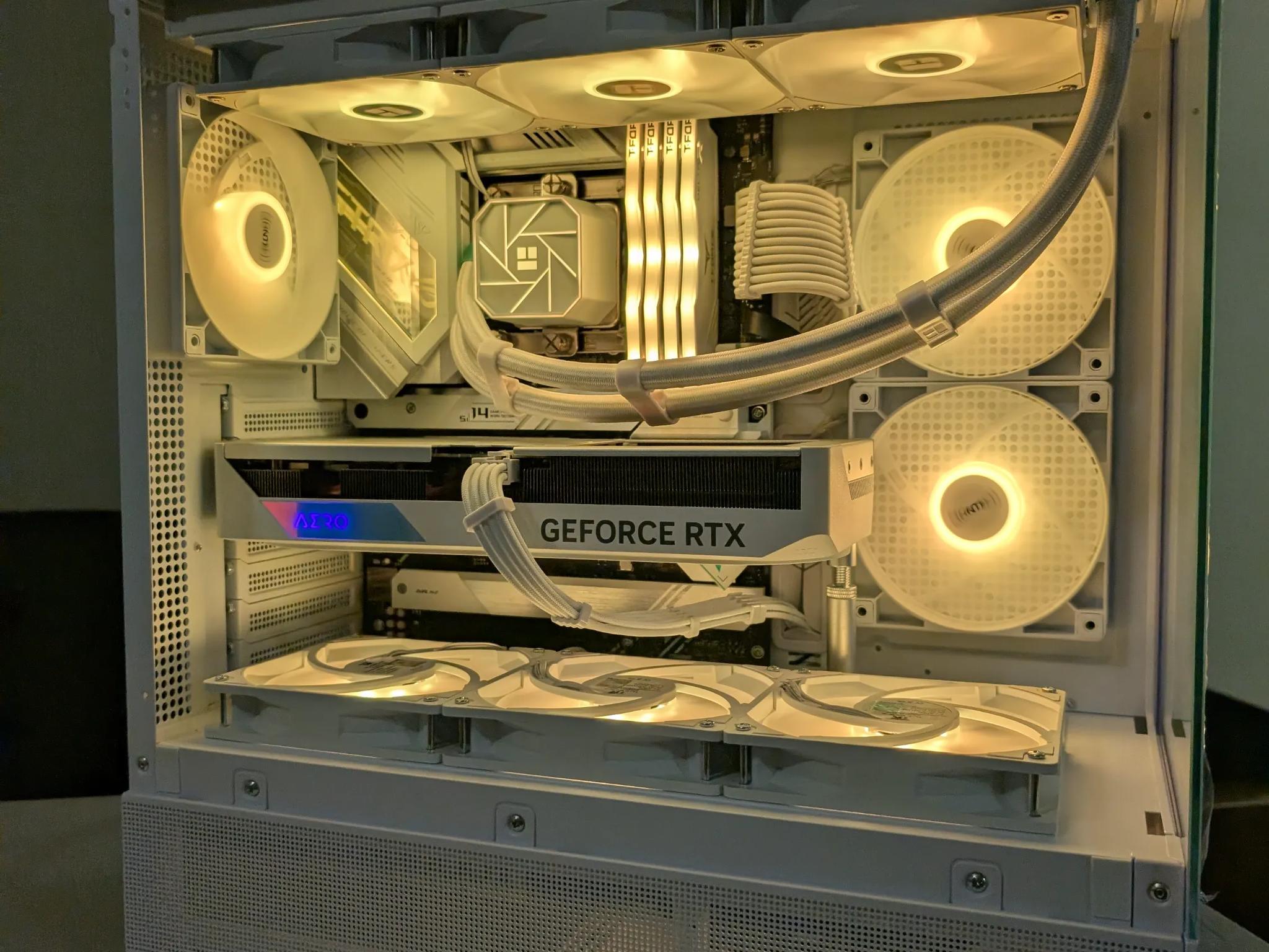 Powerful White Gaming PC! i7 12700KF / RTX 4070