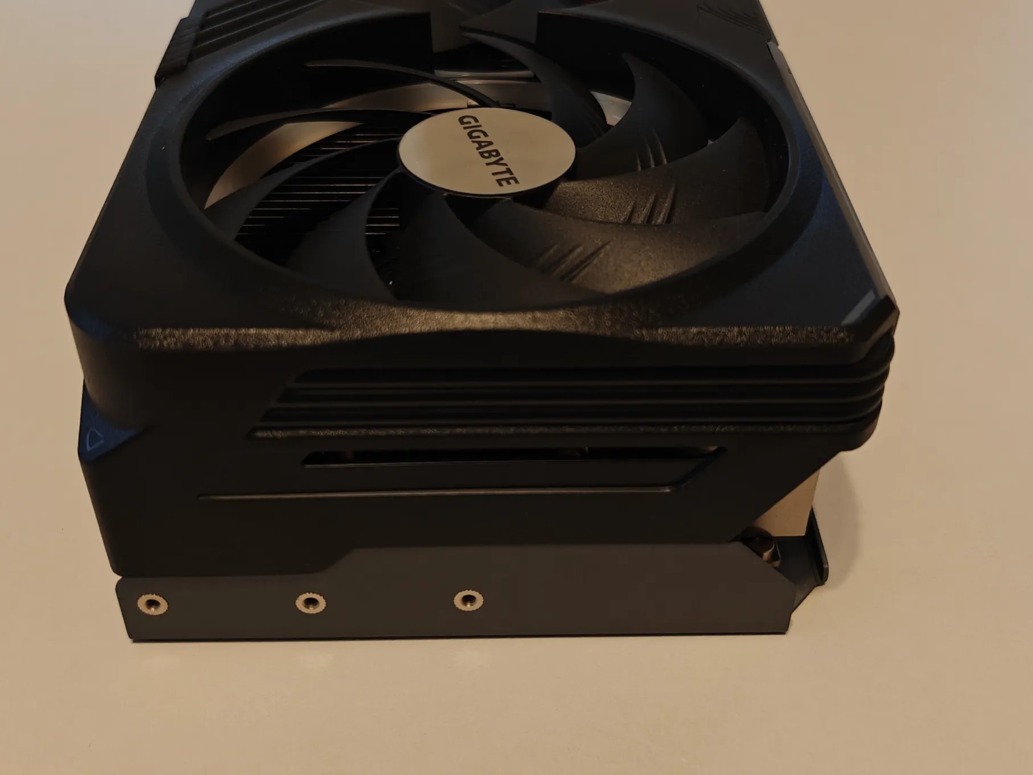 GIGABYTE GAMING GeForce RTX 4090 24GB GDDR6X (OPEN BOX, RETAIL BOX DAMAGE)