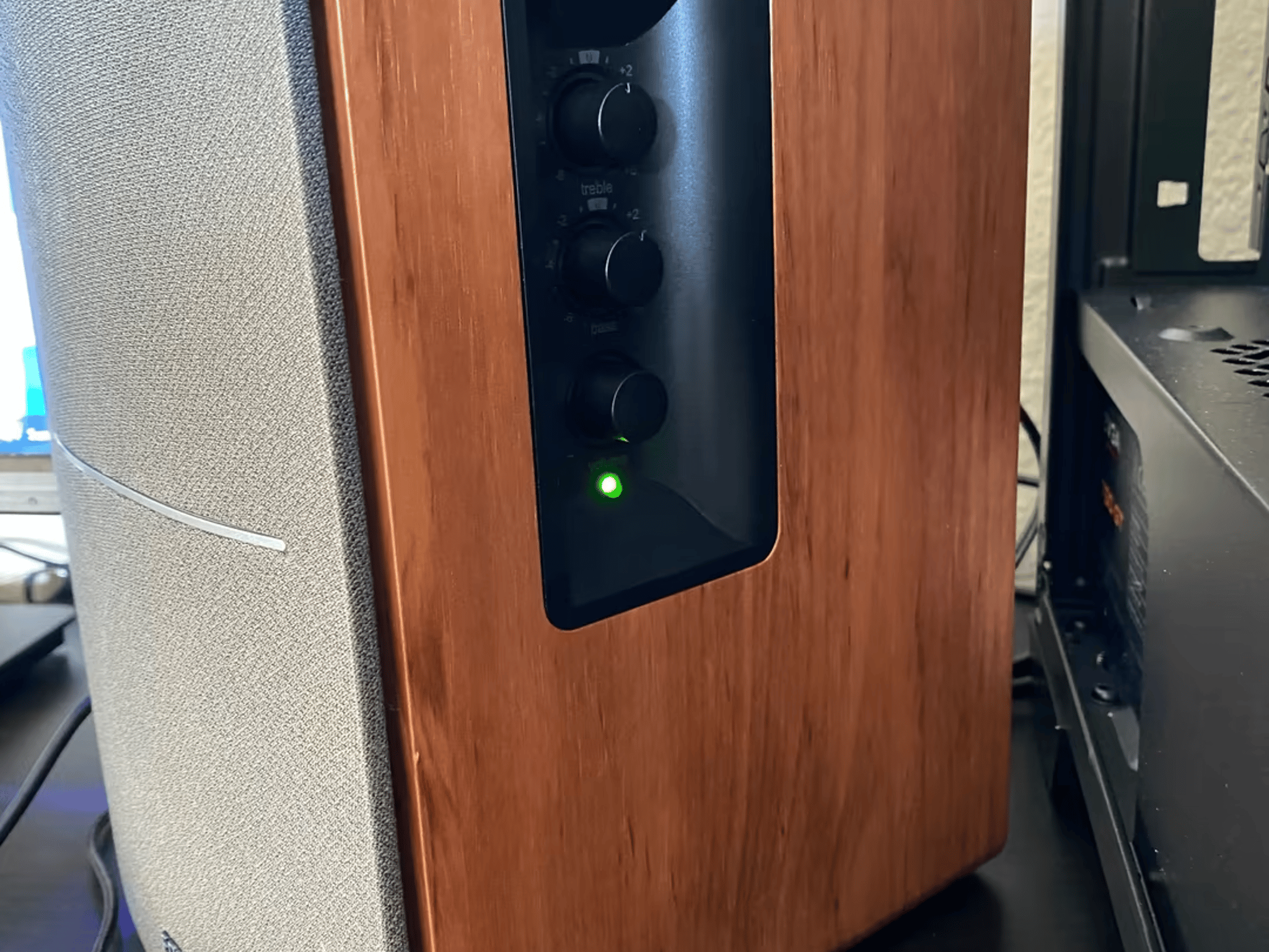 Edifier R1280T Bookshelf/Computer Speakers - 2.0 Stereo Active Near Field Studio Monitor Speaker