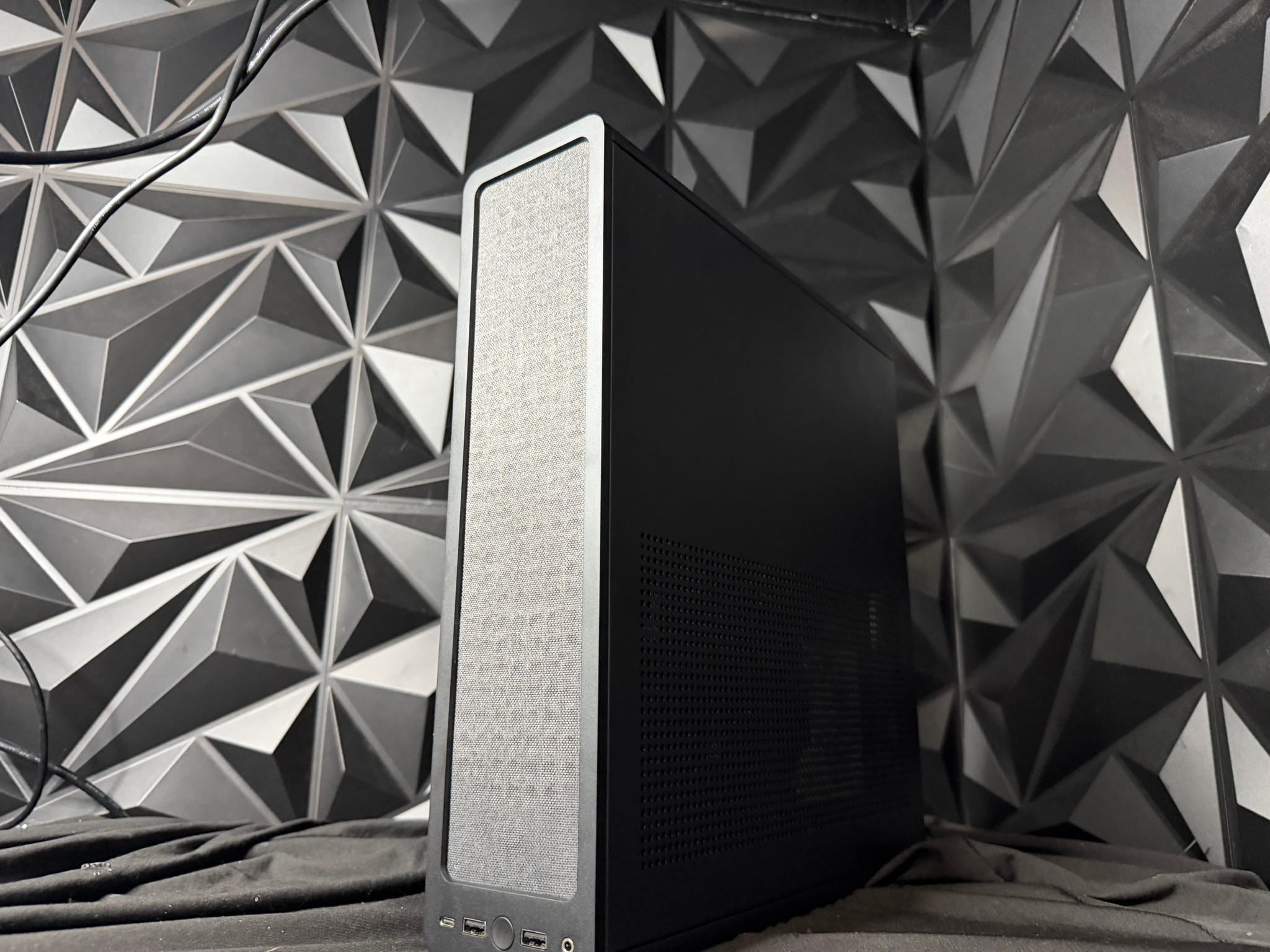 🖤⚡ SLIM THICK ⚡🖤 Ryzen 5 9600X| RTX 5060Ti| 16 GB DDR5| 1.25 TB NVMe| 750W Gold PSU